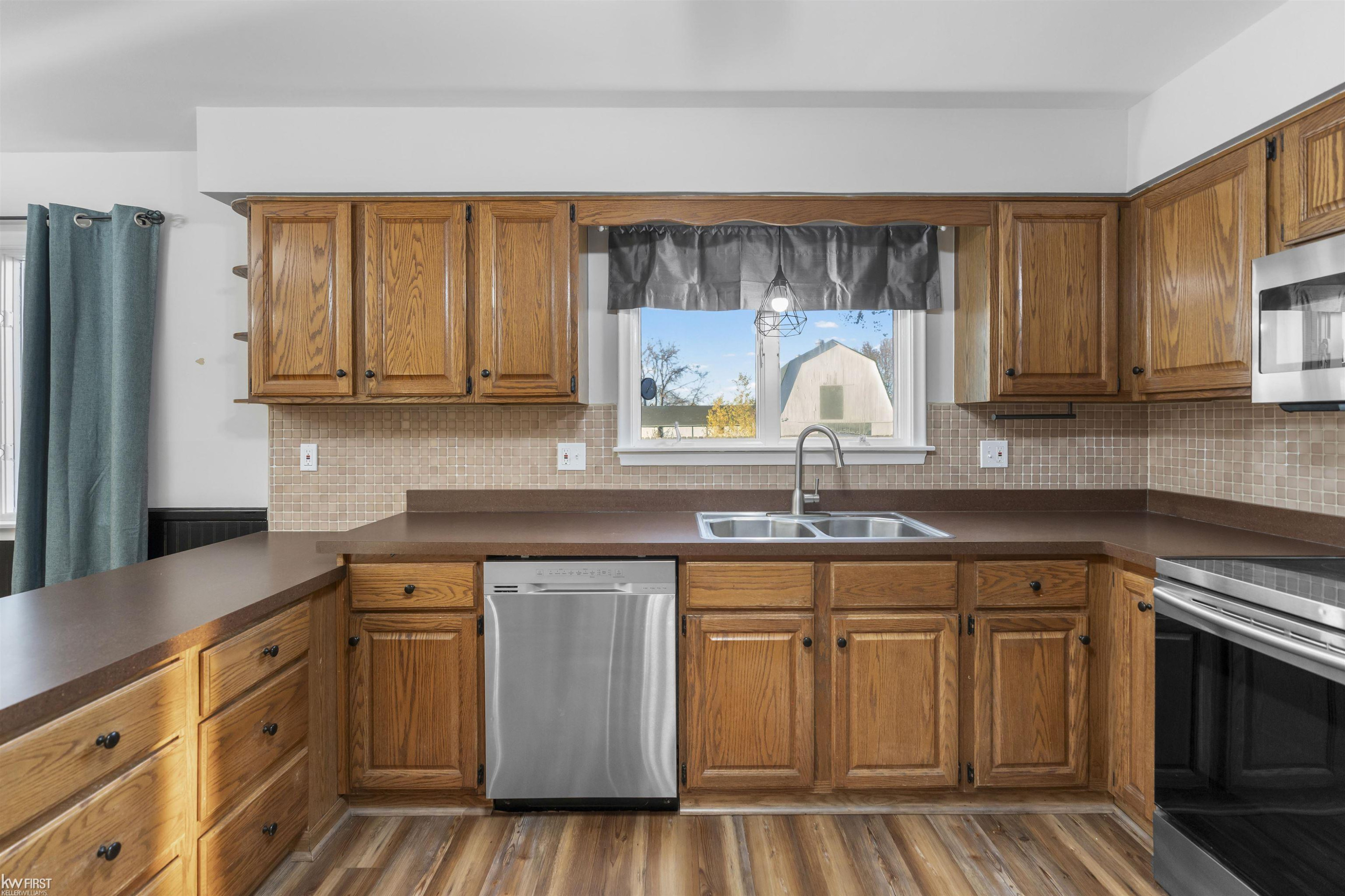 7042 CORUNNA Road, Swartz Creek, MI 48473 — Photo 22
