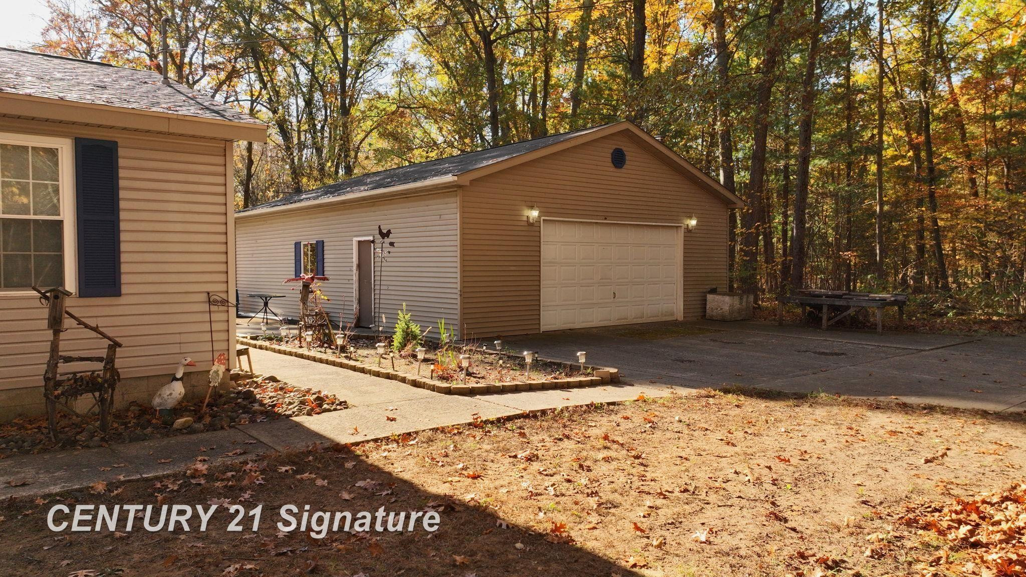 9847 S Oakley Road, Saint Charles, MI 48655 — Photo 2