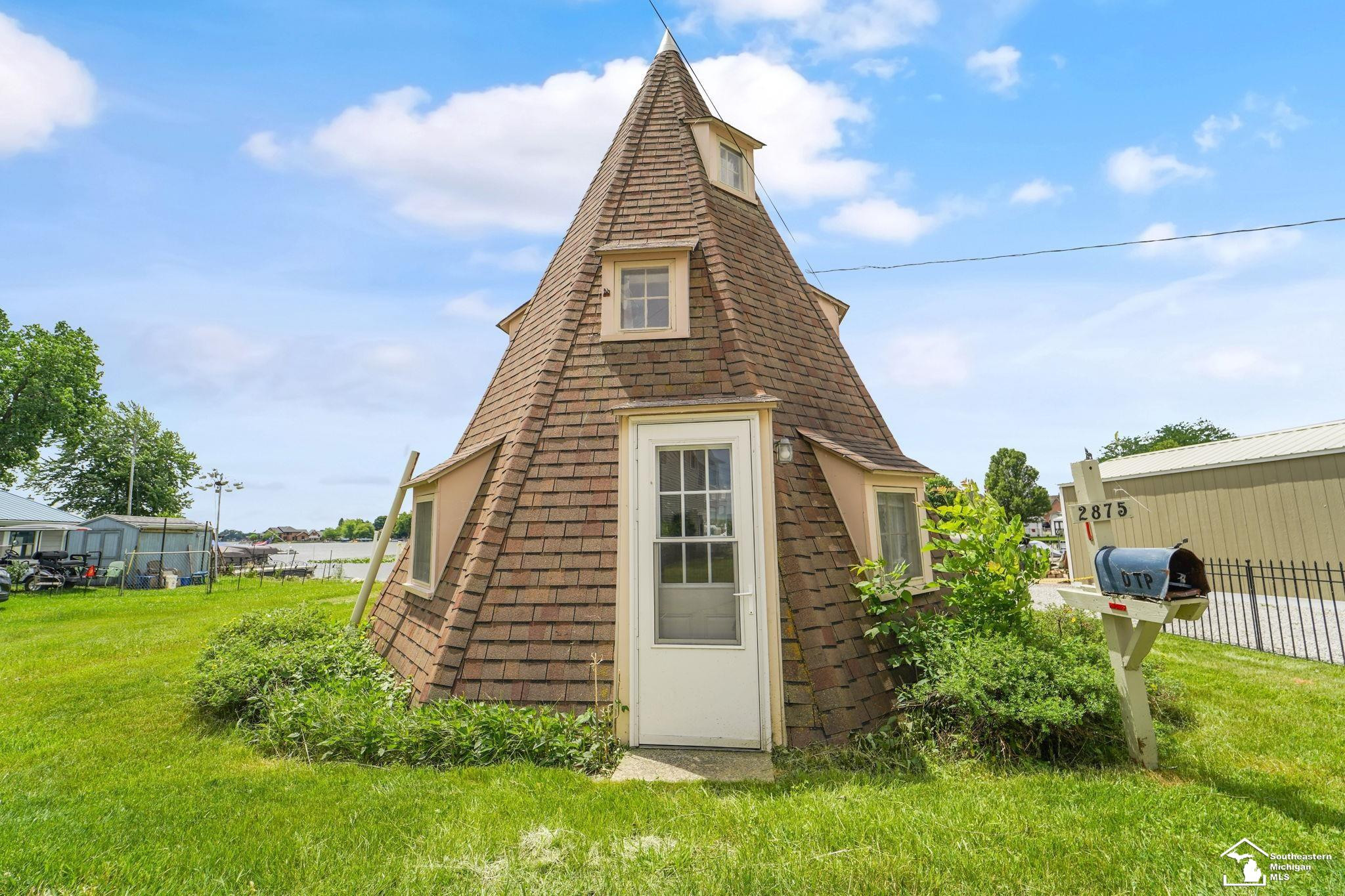 2875 Round Lake Highway, MI 49253 — front exterior