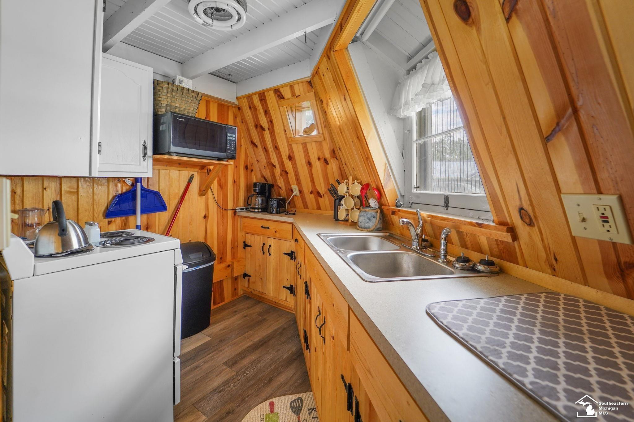 2875 Round Lake Highway, MI 49253 — Photo 8