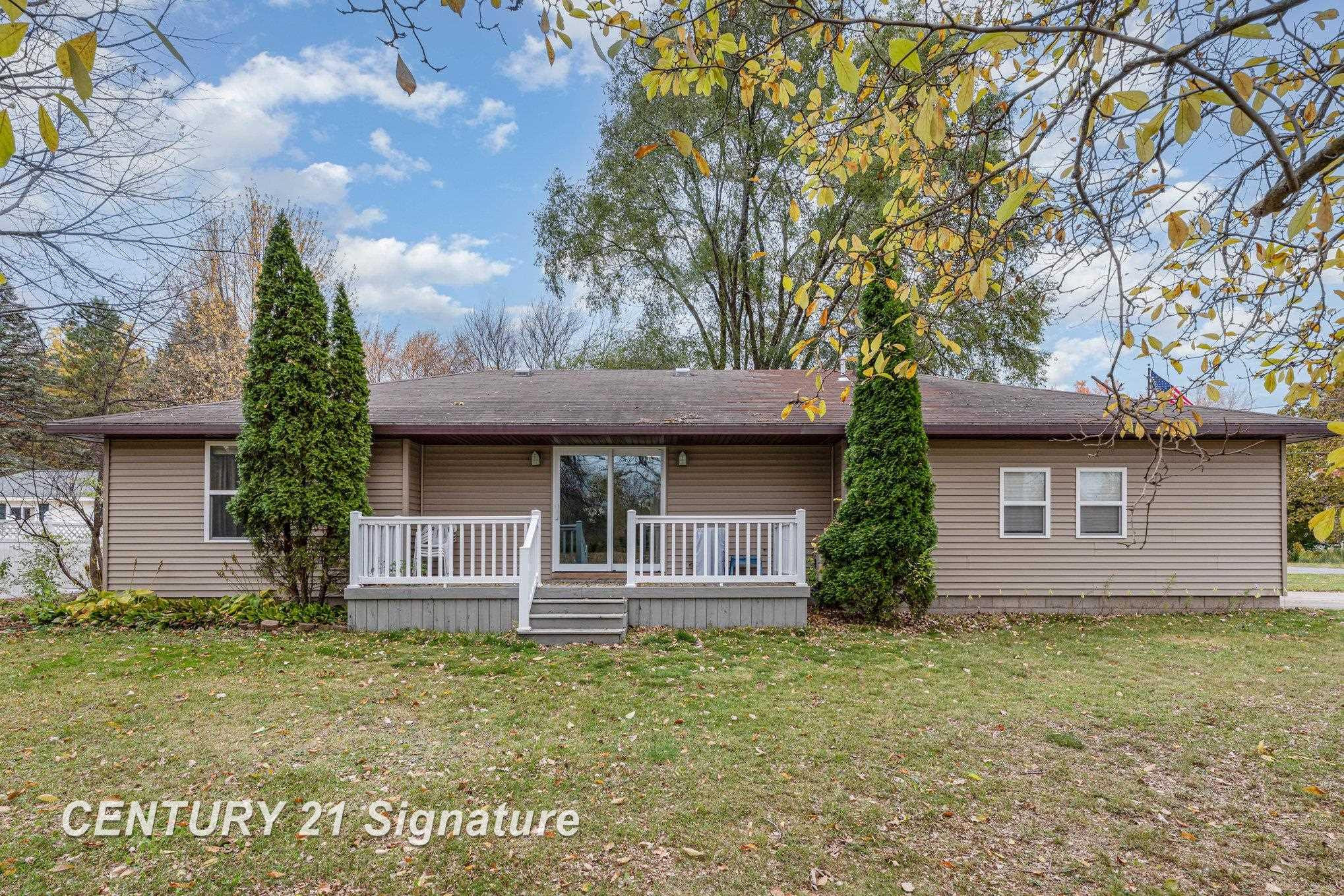 400 W Railway Street, Coleman, MI 48618 — front exterior