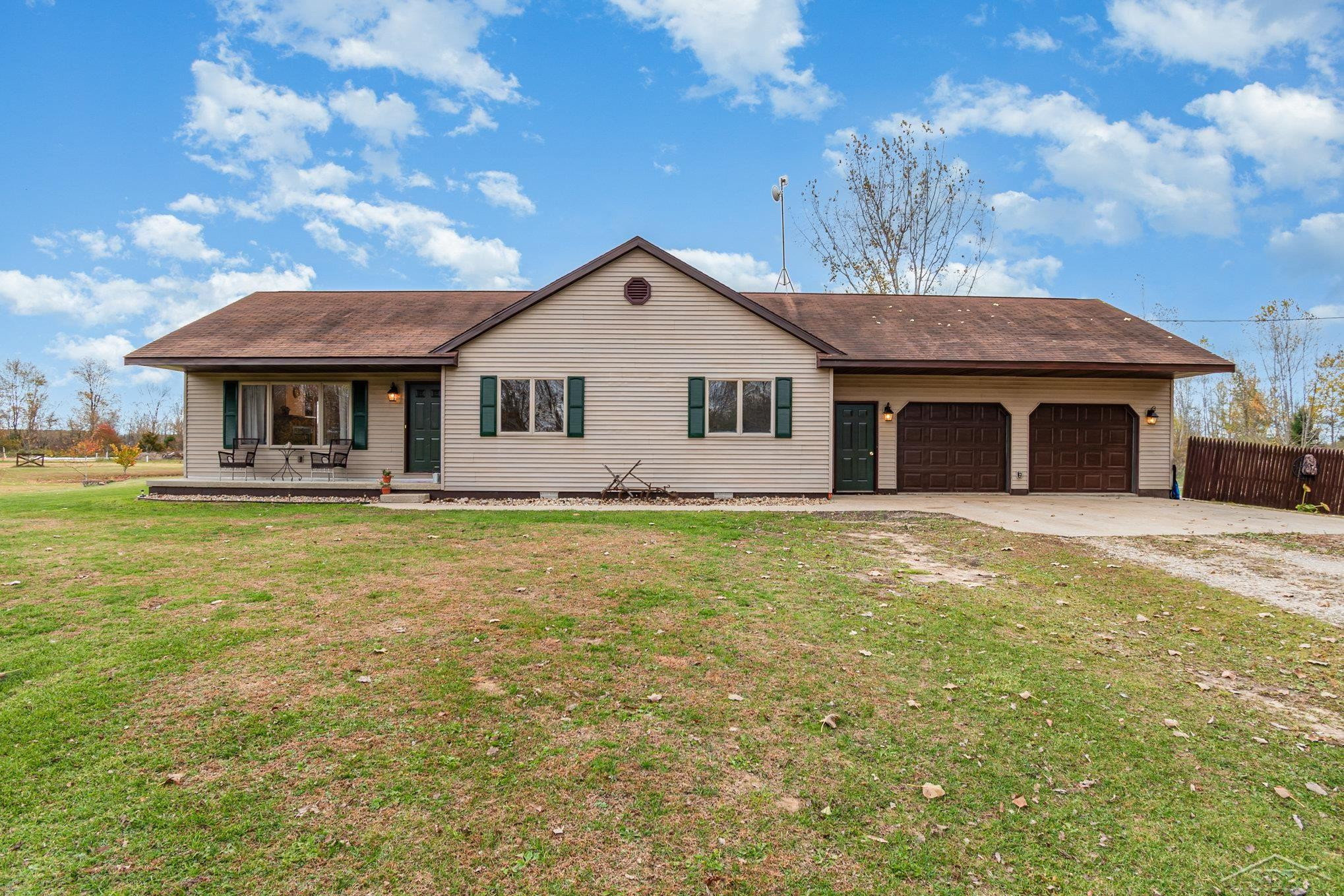 2626 E Laporte Road, Hemlock, MI 48626 — front exterior