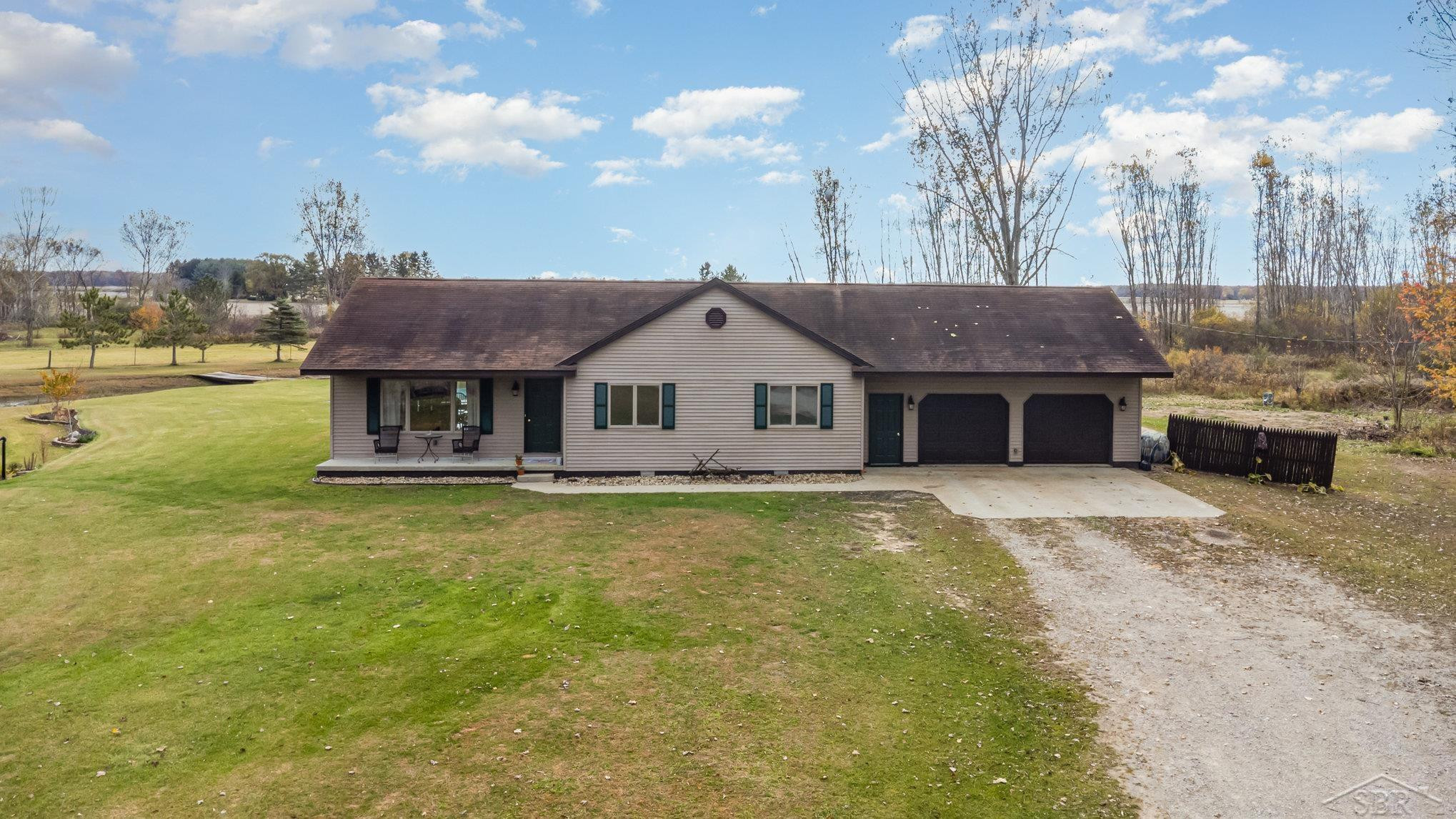 2626 E Laporte Road, Hemlock, MI 48626 — Photo 2