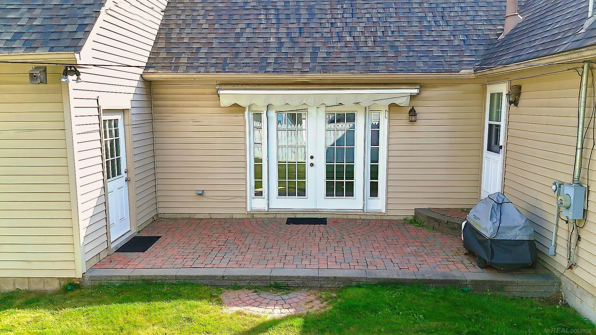 315 E Saint Clair Street, MI 48065 — Photo 58