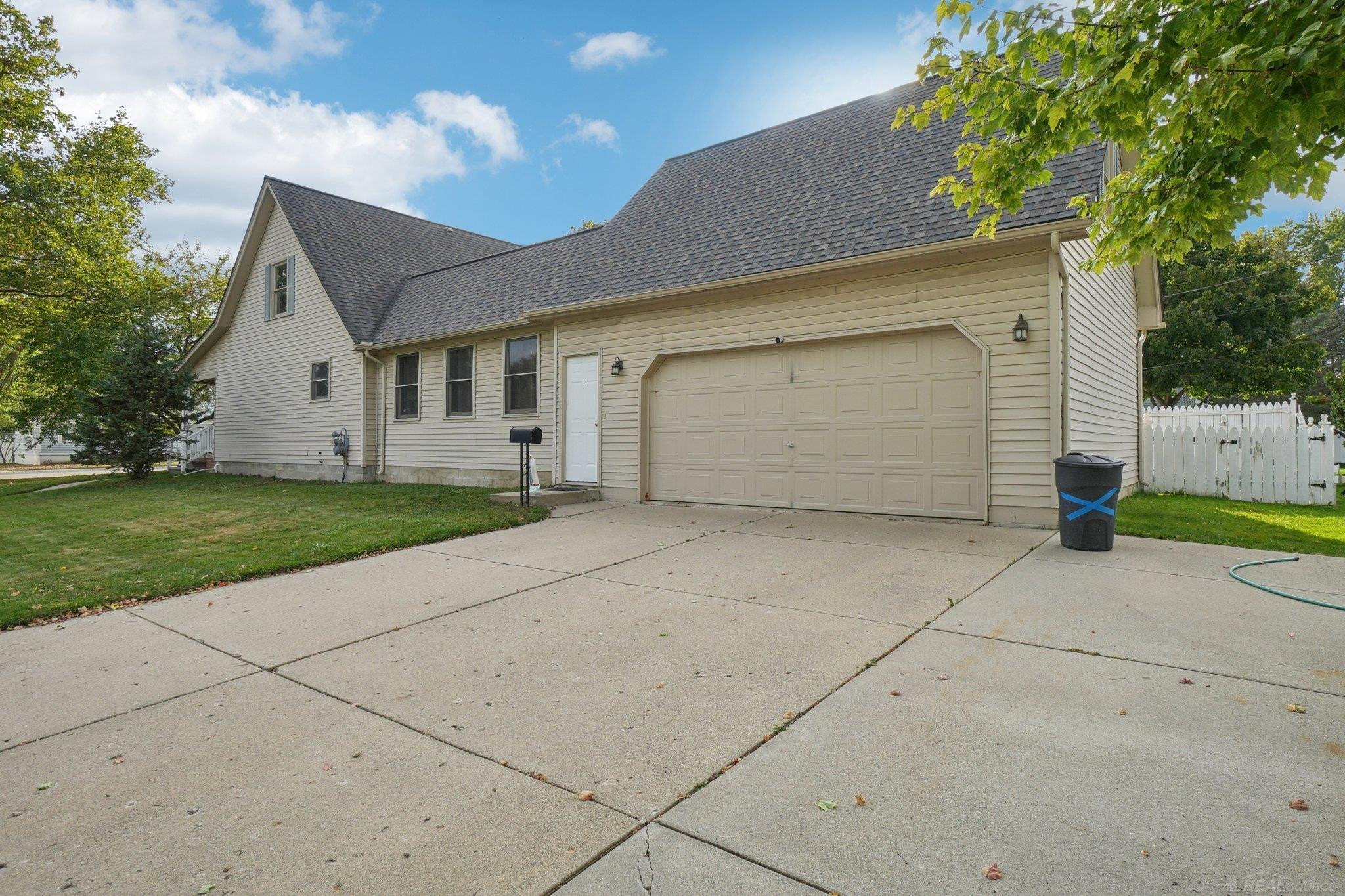 315 E Saint Clair Street, MI 48065 — Photo 6