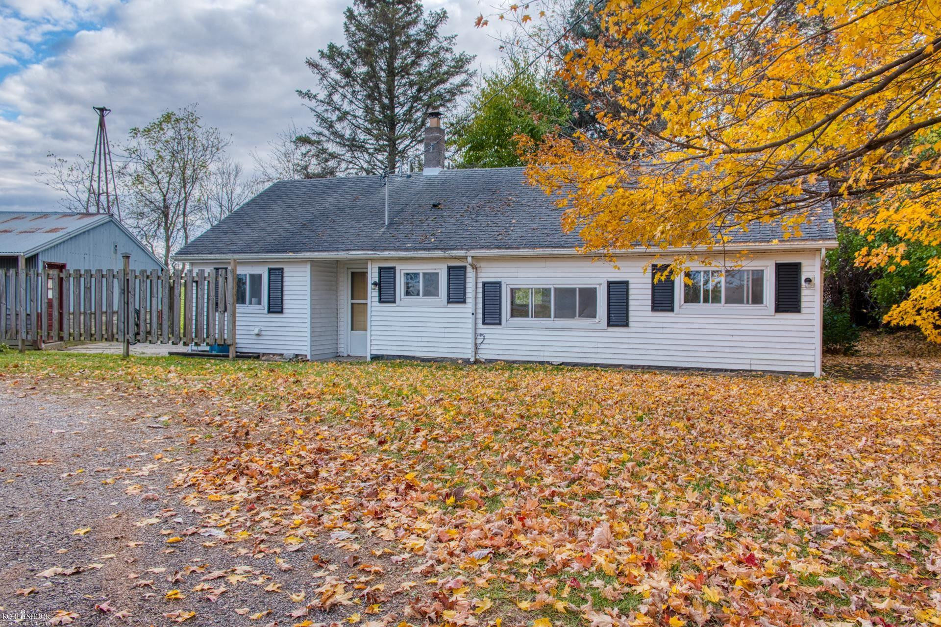 5230 E Newburg Road, Durand, MI 48429 — front exterior