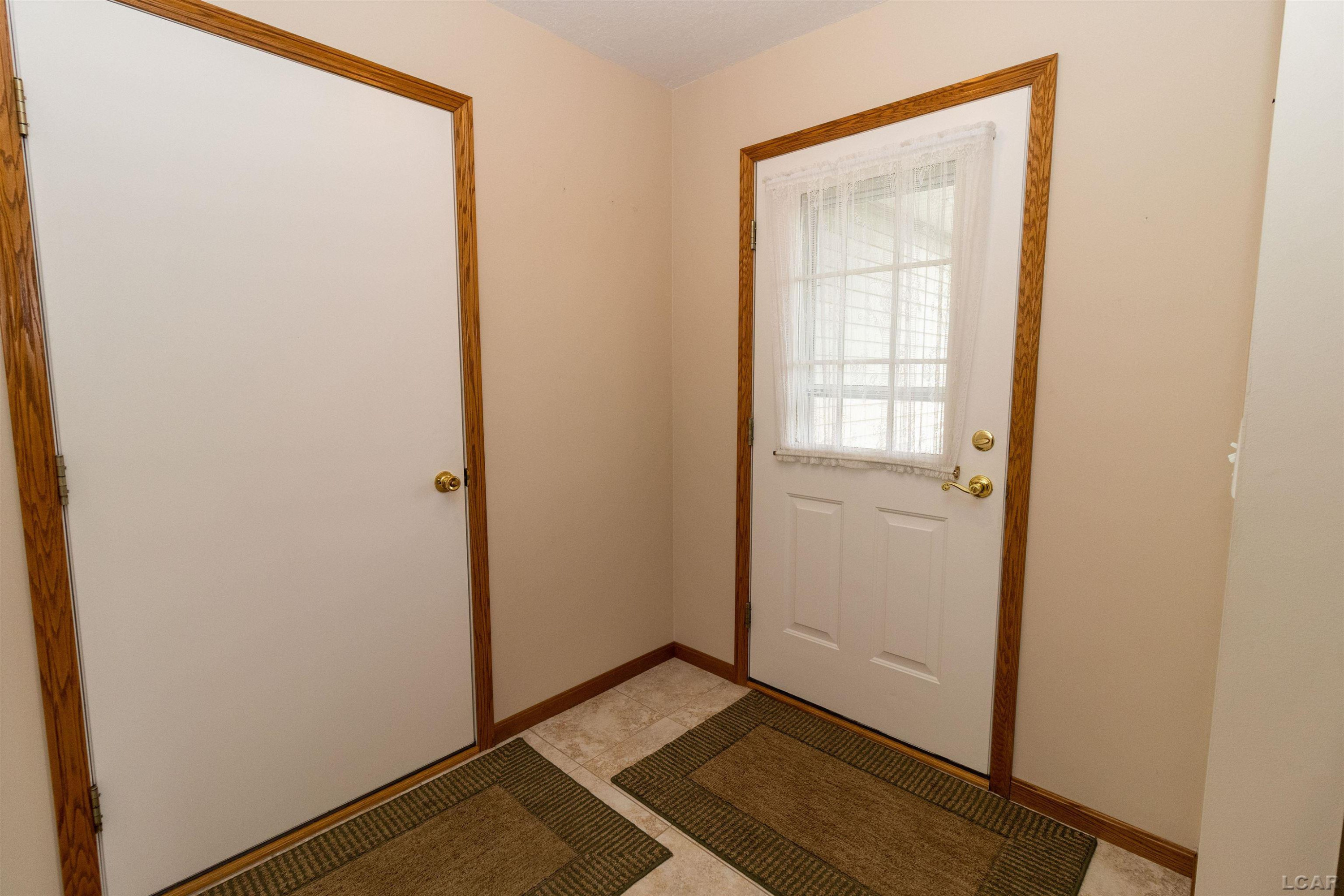 2101 Lakewood Drive, Adrian, MI 49221 — Photo 2