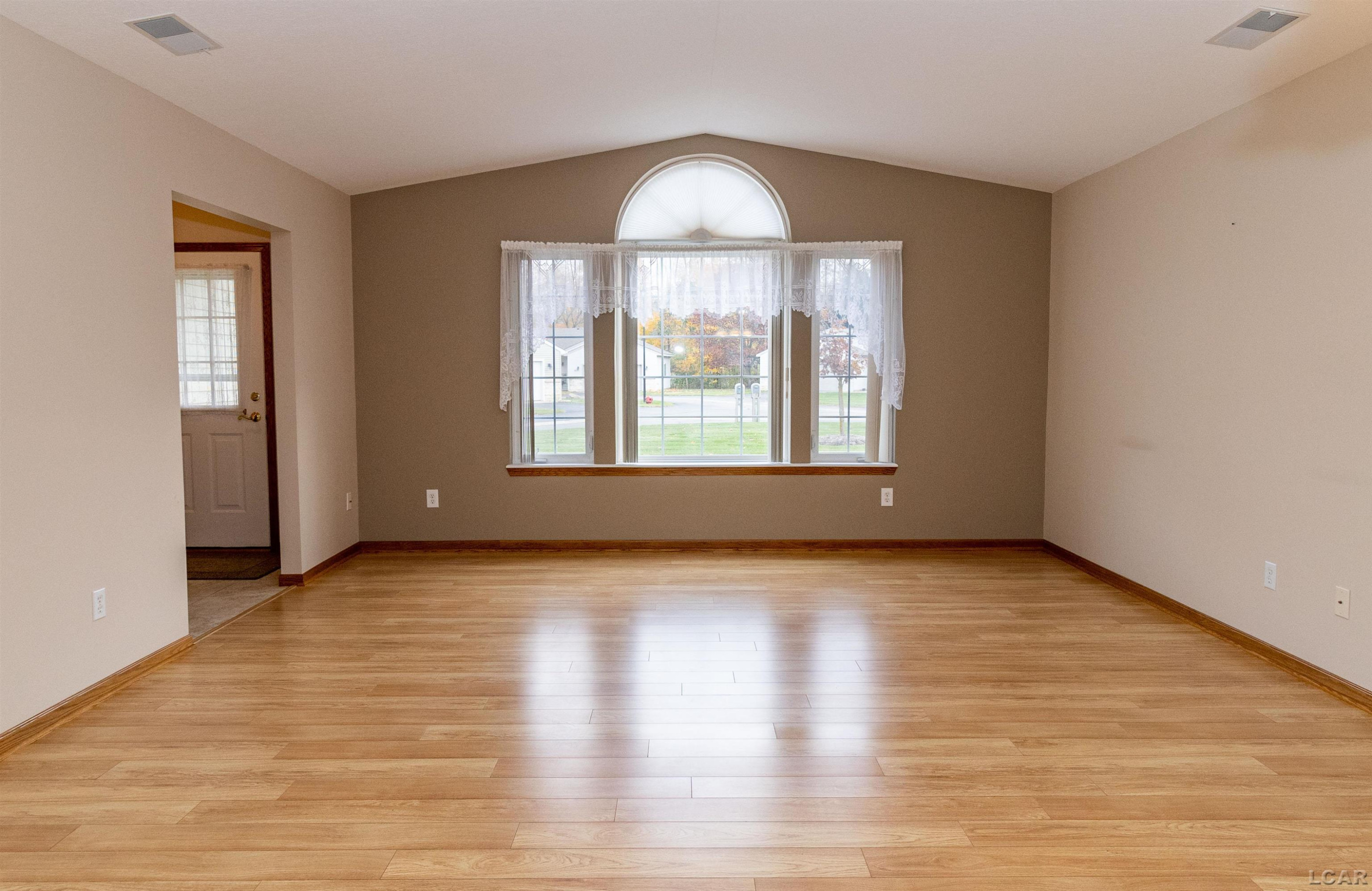 2101 Lakewood Drive, Adrian, MI 49221 — Photo 4