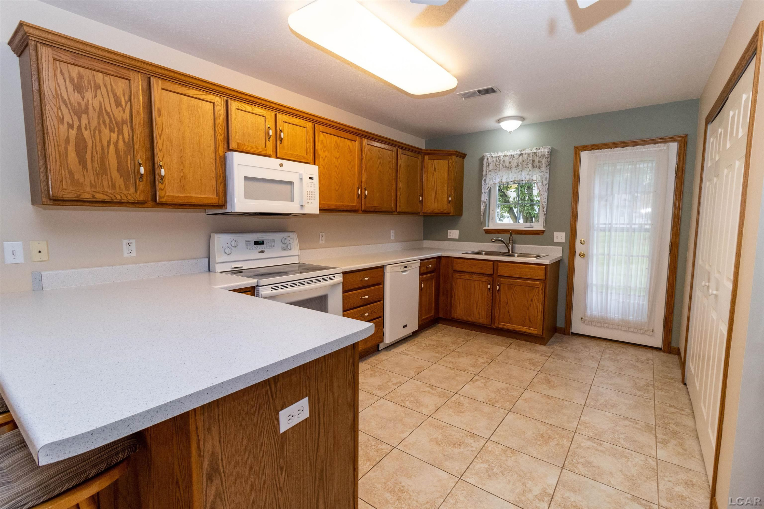 2101 Lakewood Drive, Adrian, MI 49221 — Photo 5