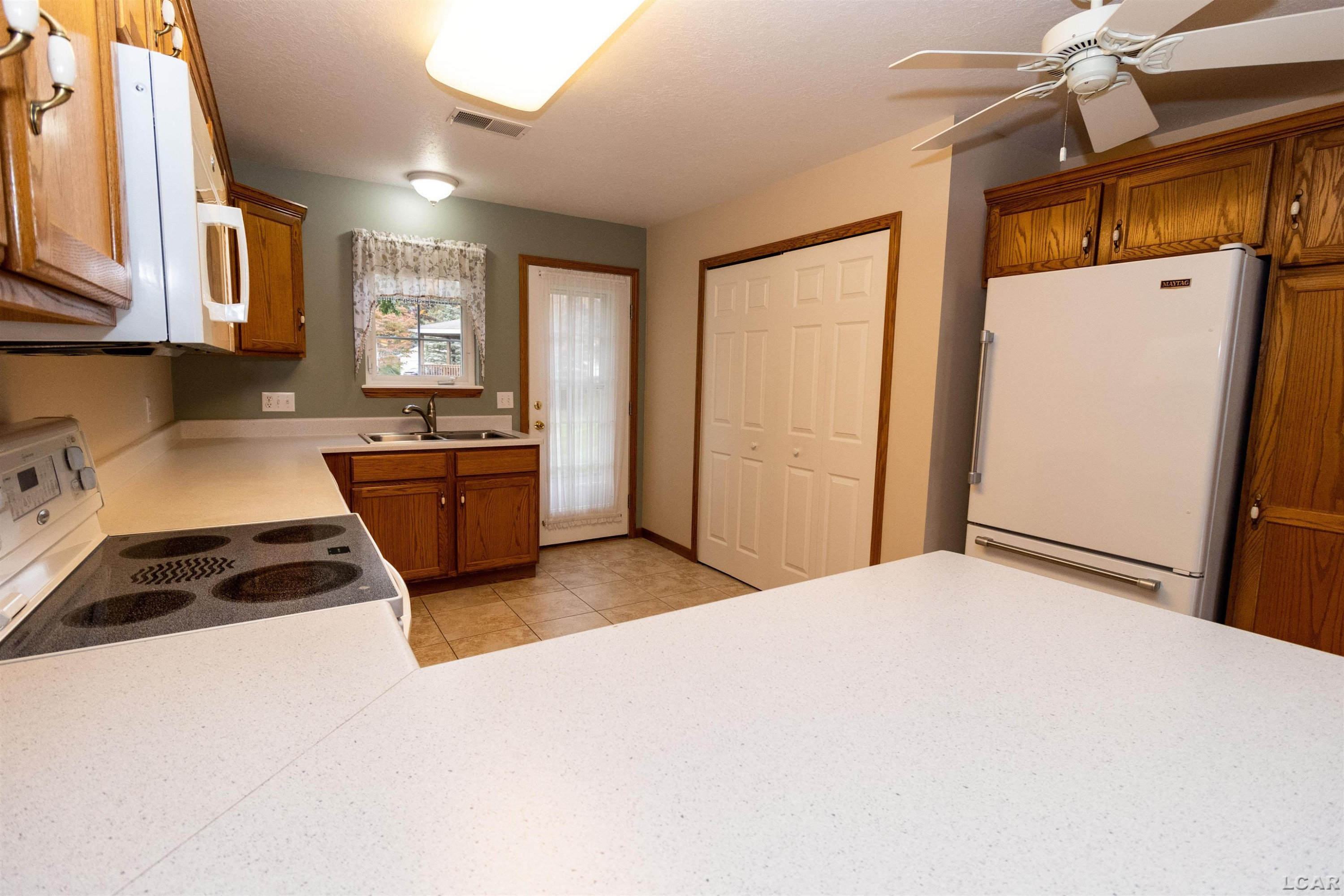 2101 Lakewood Drive, Adrian, MI 49221 — Photo 7