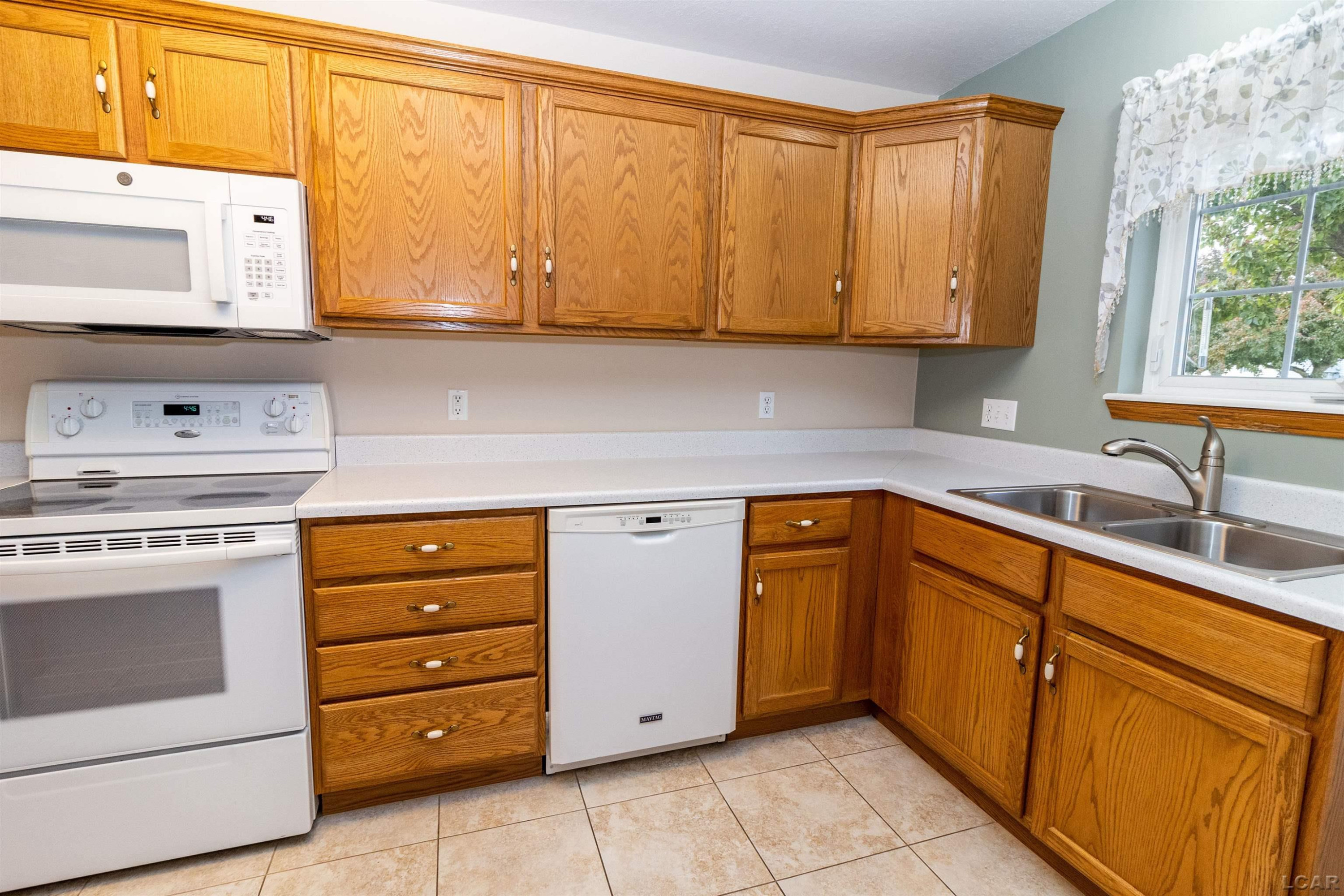 2101 Lakewood Drive, Adrian, MI 49221 — Photo 11