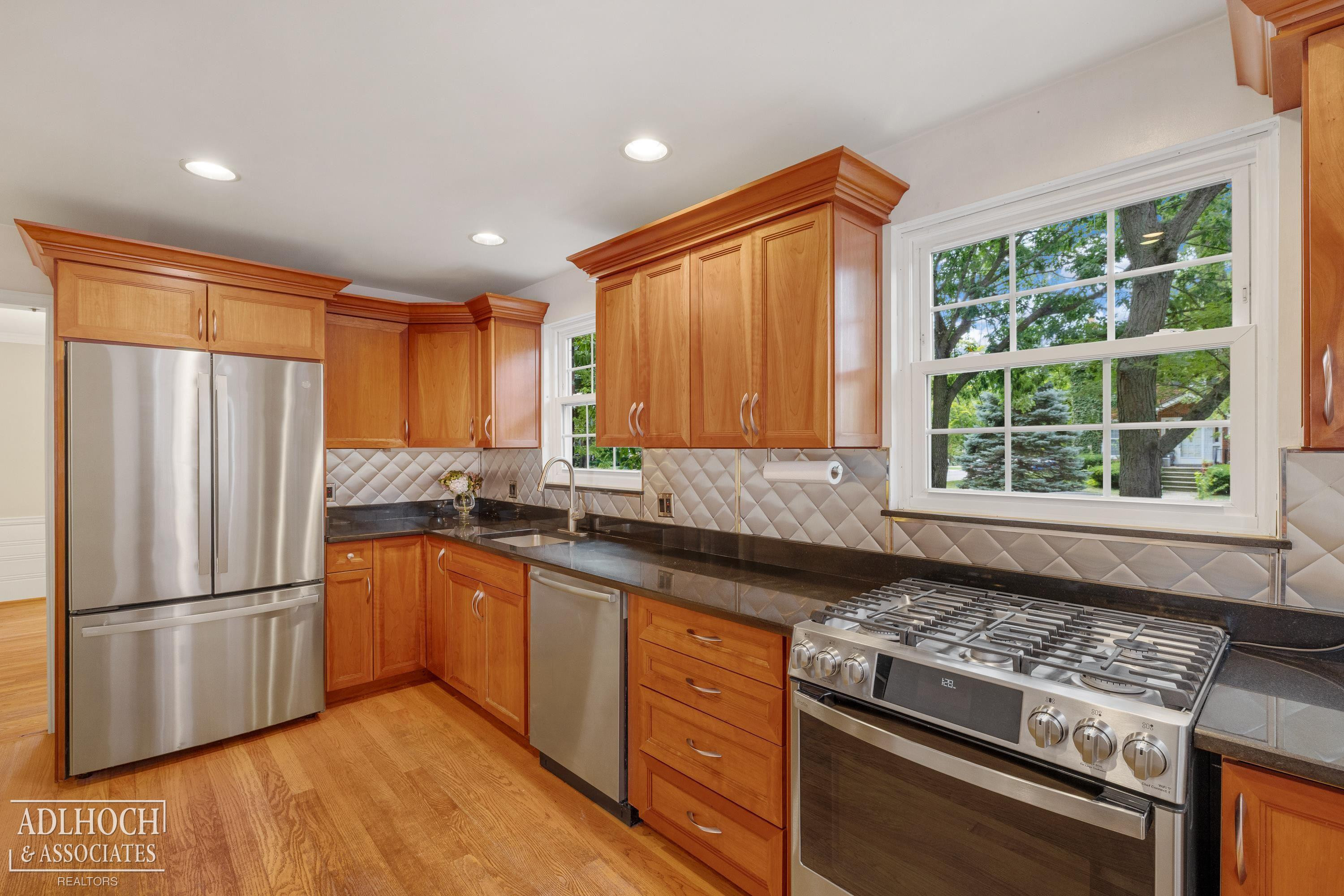 380 Merriweather Road, Grosse Pointe Farms, MI 48236 — Photo 4