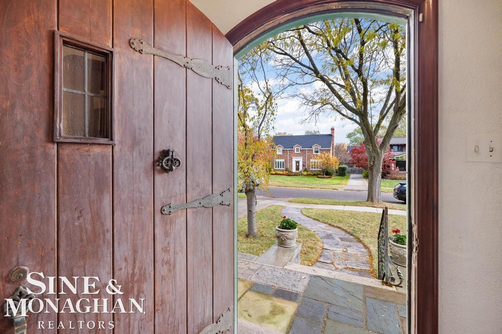 847 Barrington Road, Grosse Pointe Park, MI 48230 — Photo 7