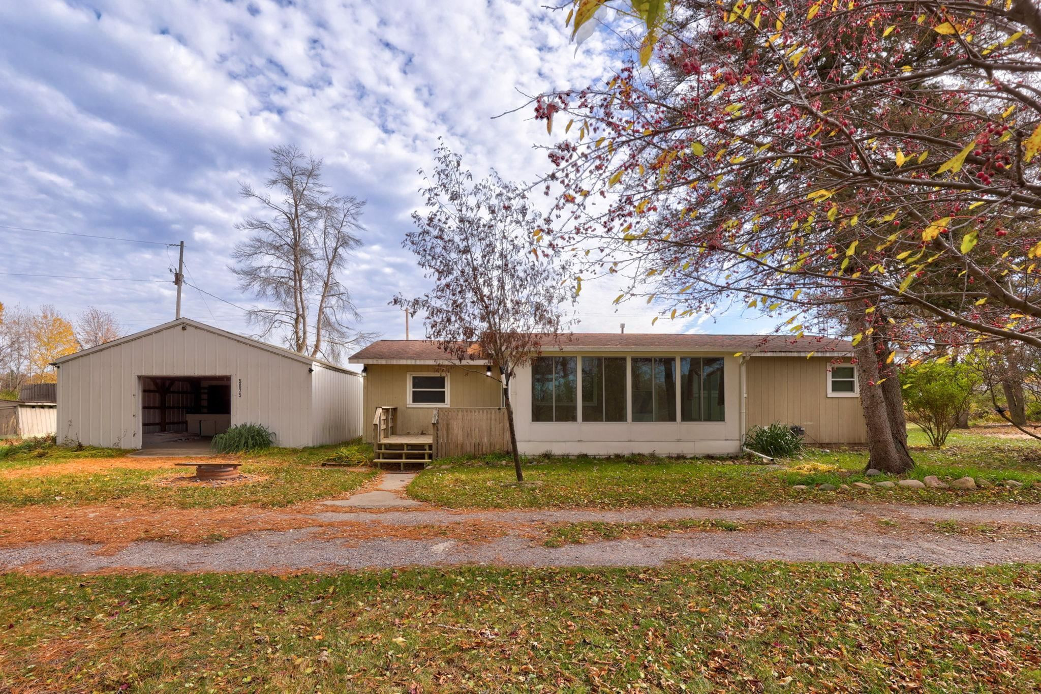 5675 Oak Road, Vassar, MI 48768 — front exterior