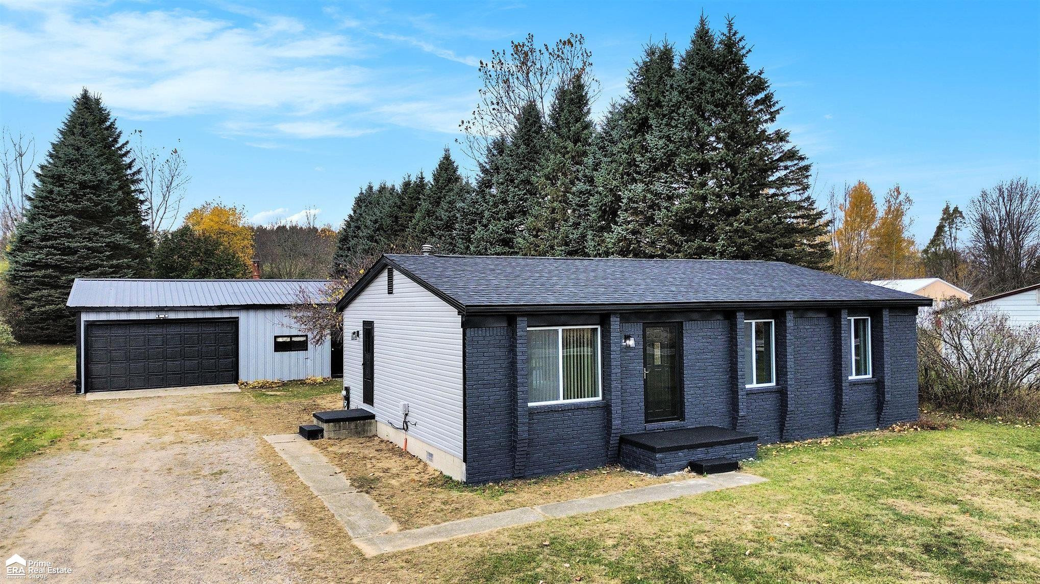 6553 N Lake Road, Otter Lake, MI 48464 — front exterior