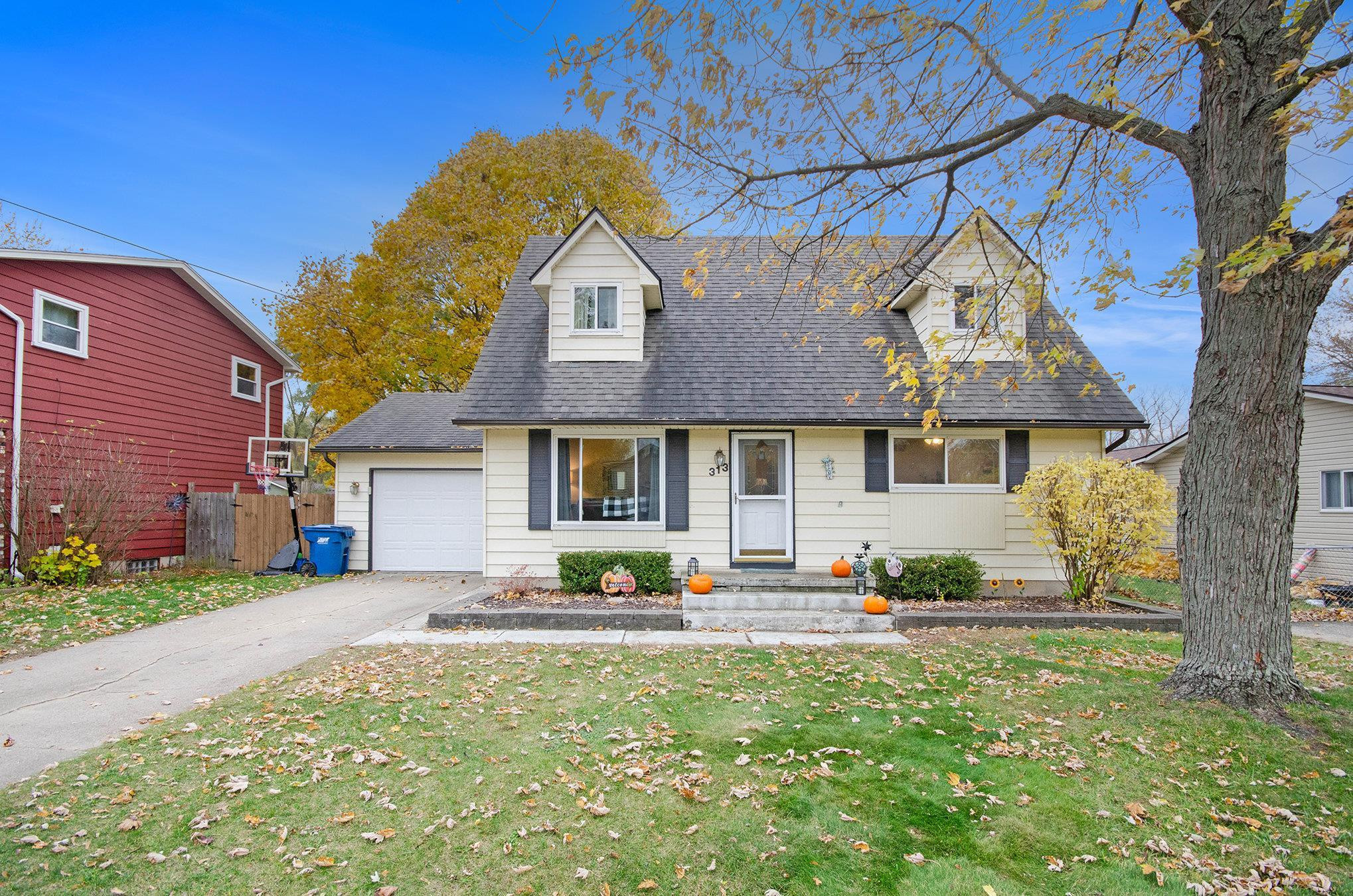 313 Airport Drive, Holly, MI 48442 — front exterior
