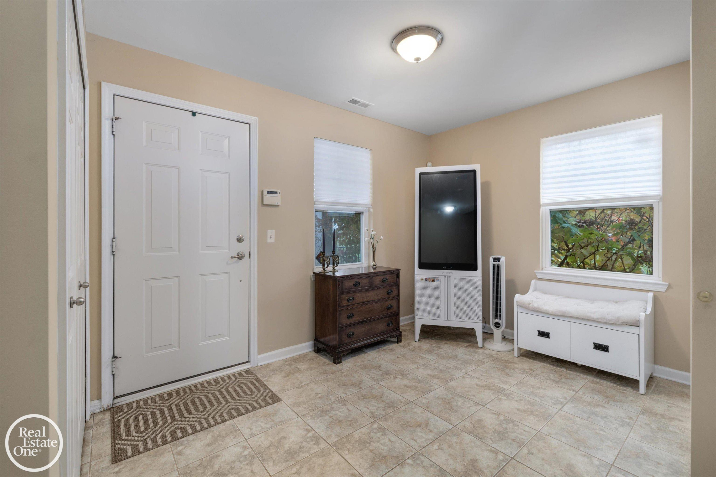 1048 Lakepointe Street, A, Grosse Pointe Park, MI 48230 — Photo 3