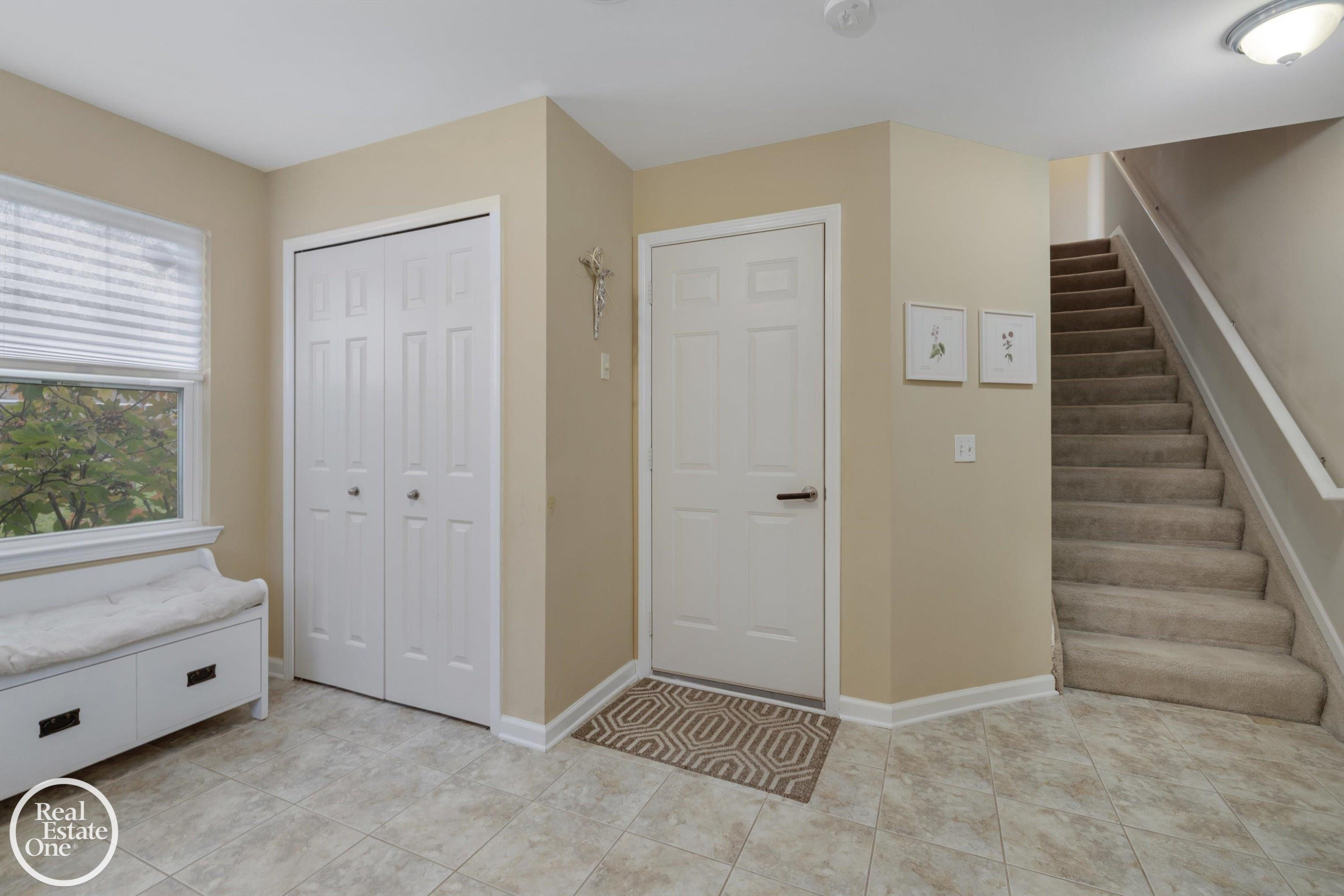 1048 Lakepointe Street, A, Grosse Pointe Park, MI 48230 — Photo 4