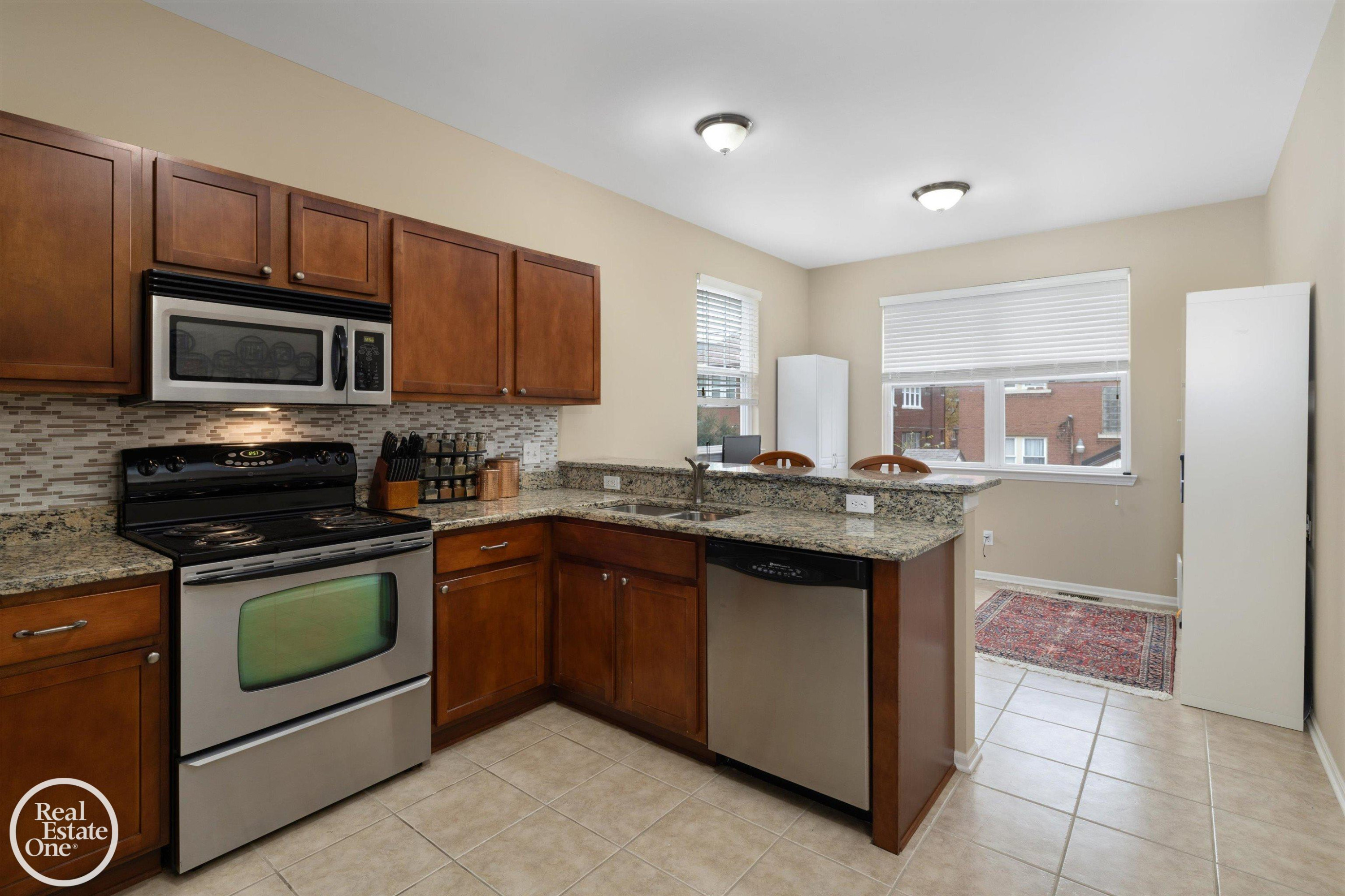 1048 Lakepointe Street, A, Grosse Pointe Park, MI 48230 — Photo 13