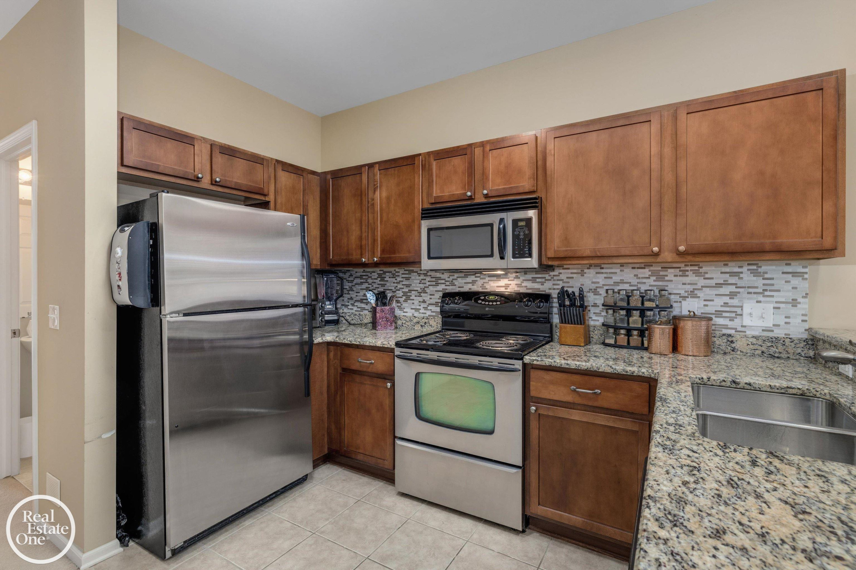 1048 Lakepointe Street, A, Grosse Pointe Park, MI 48230 — Photo 14