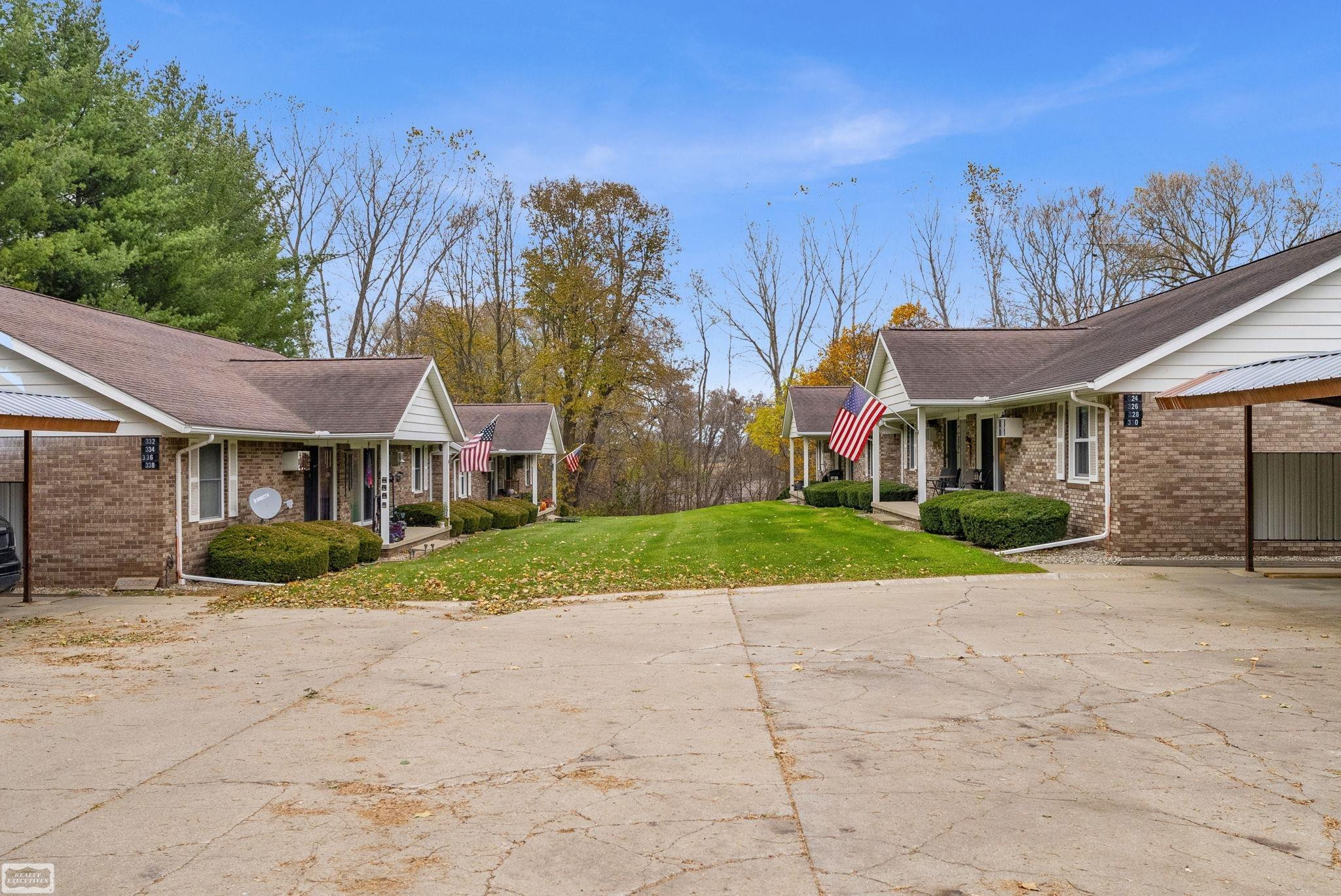 324 N Cedar Street, Imlay City, MI 48444 — Photo 4