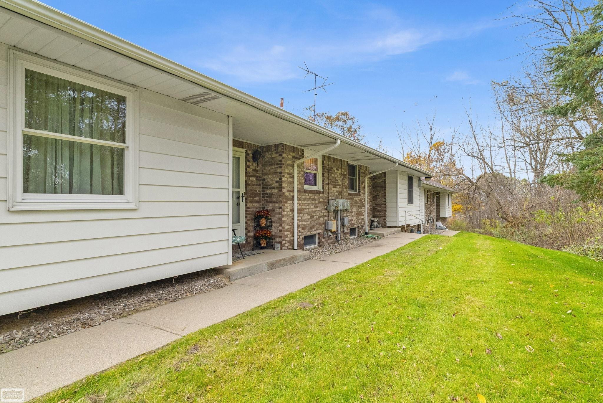 324 N Cedar Street, Imlay City, MI 48444 — Photo 8