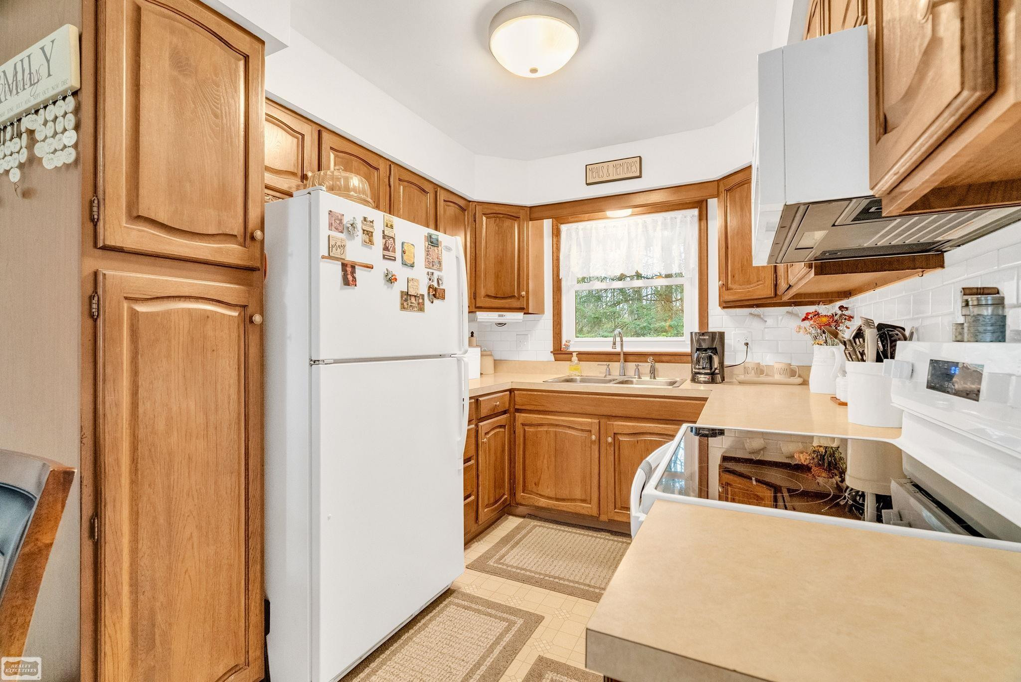 324 N Cedar Street, Imlay City, MI 48444 — Photo 22