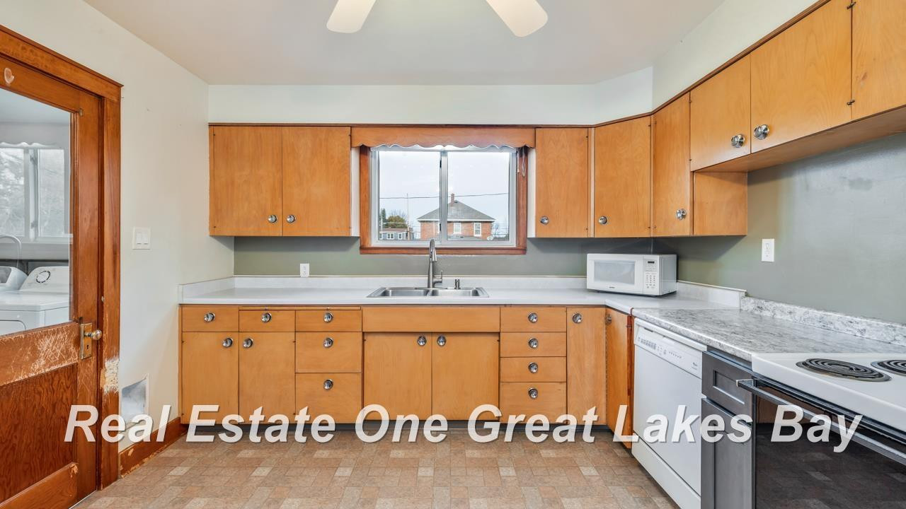 622 E Grant Street, Iron Mountain, MI 49801 — Photo 7