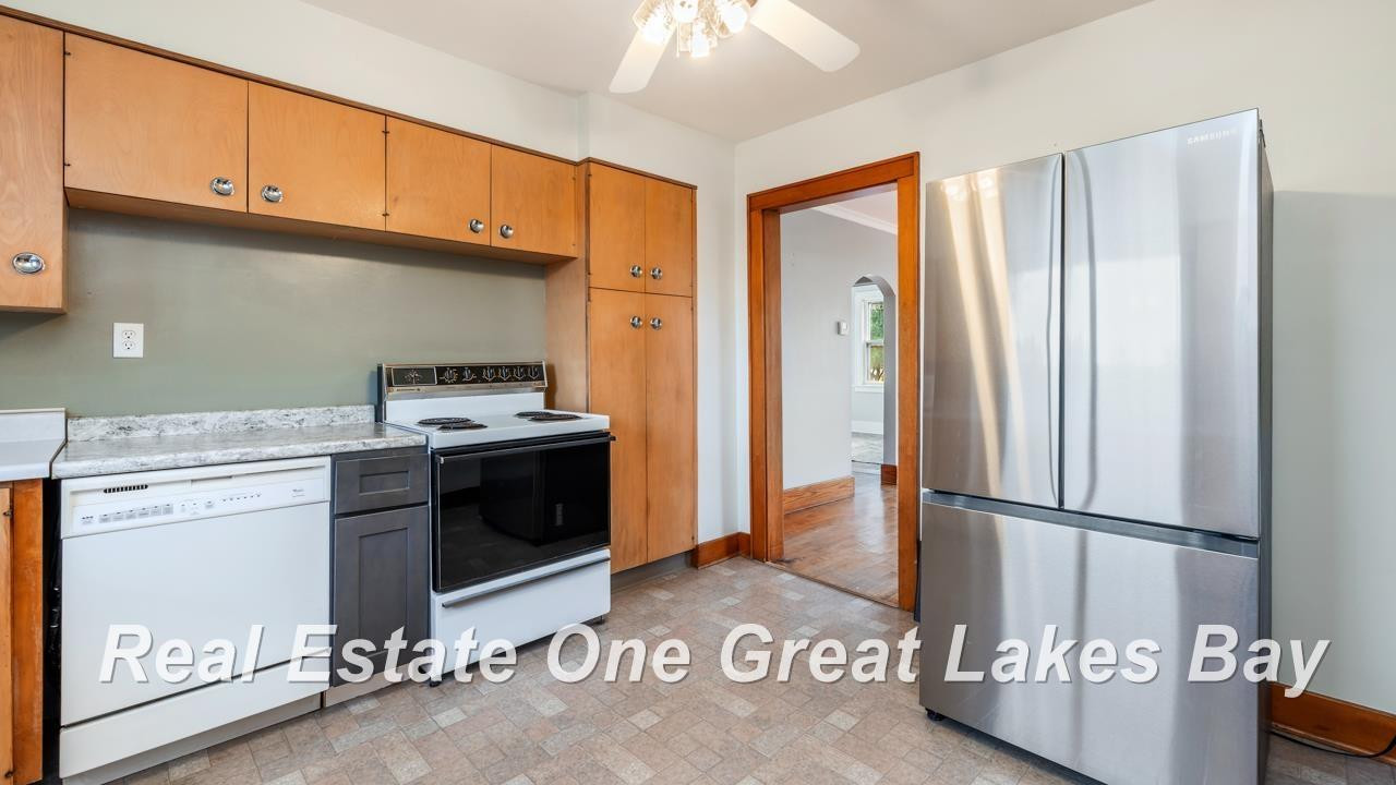 622 E Grant Street, Iron Mountain, MI 49801 — Photo 9