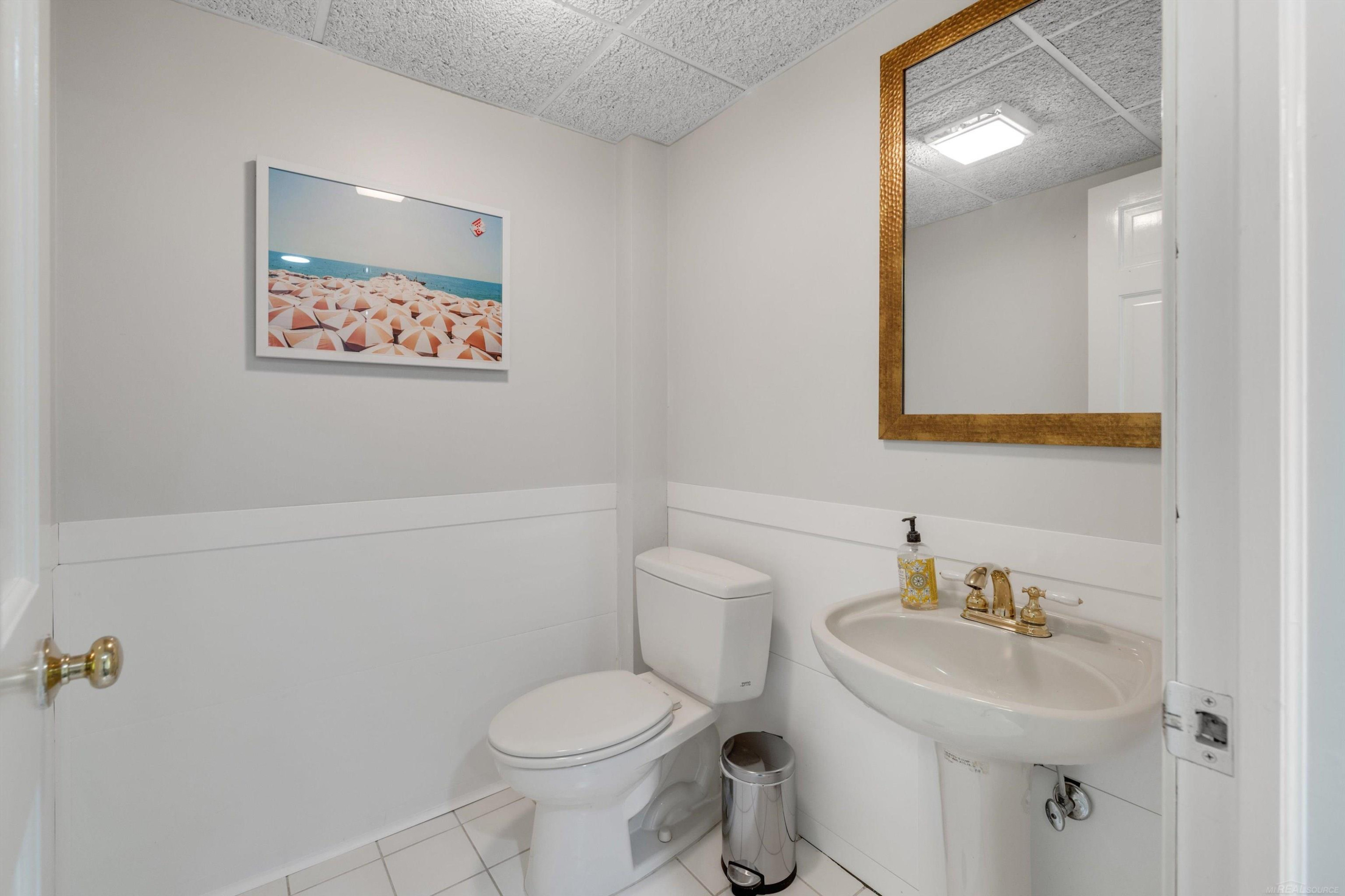 4 Cameron Place, Grosse Pointe, MI 48230 — Photo 32