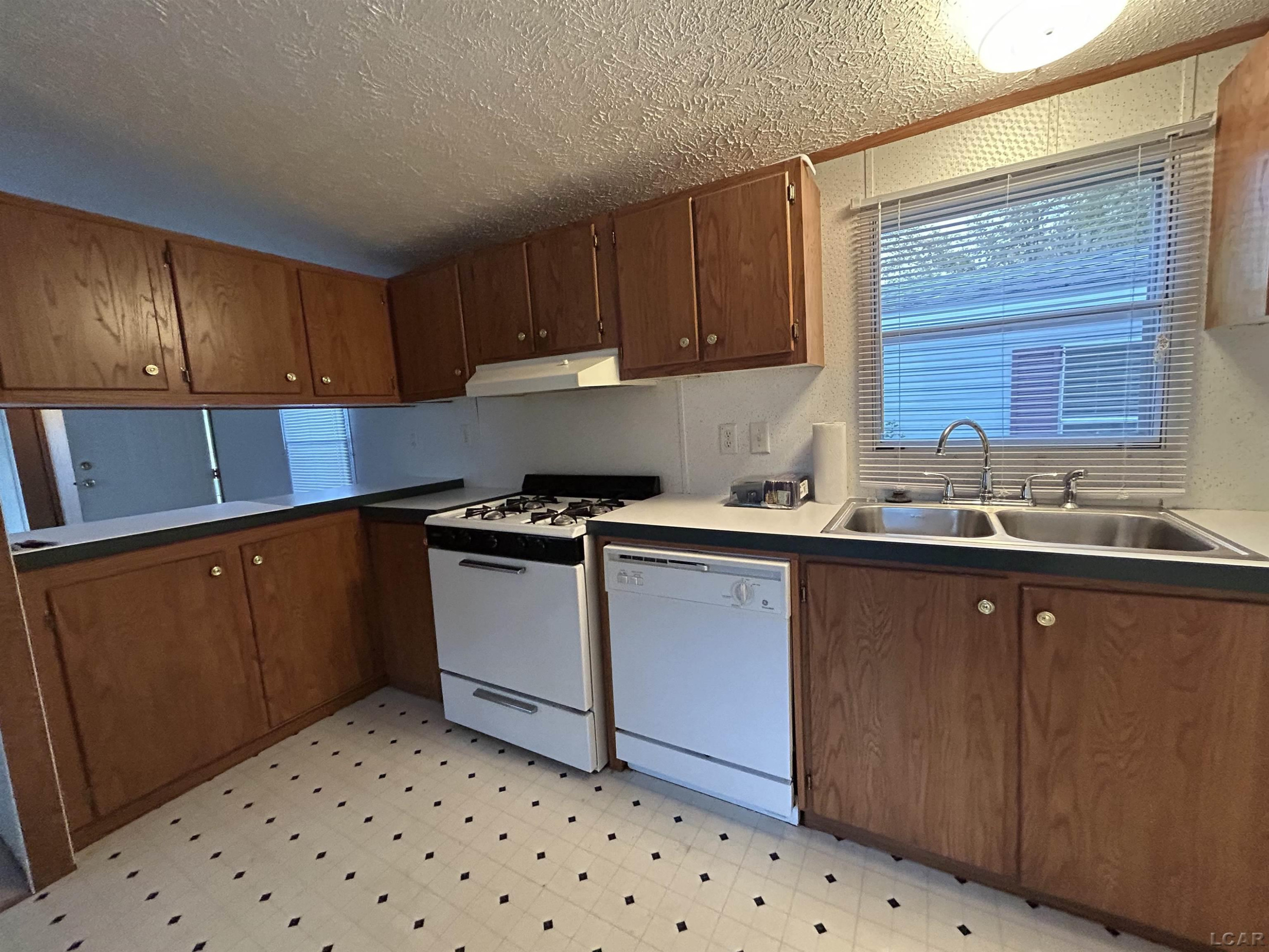 2902 Sunset Drive, Brooklyn, MI 49230 — Photo 2