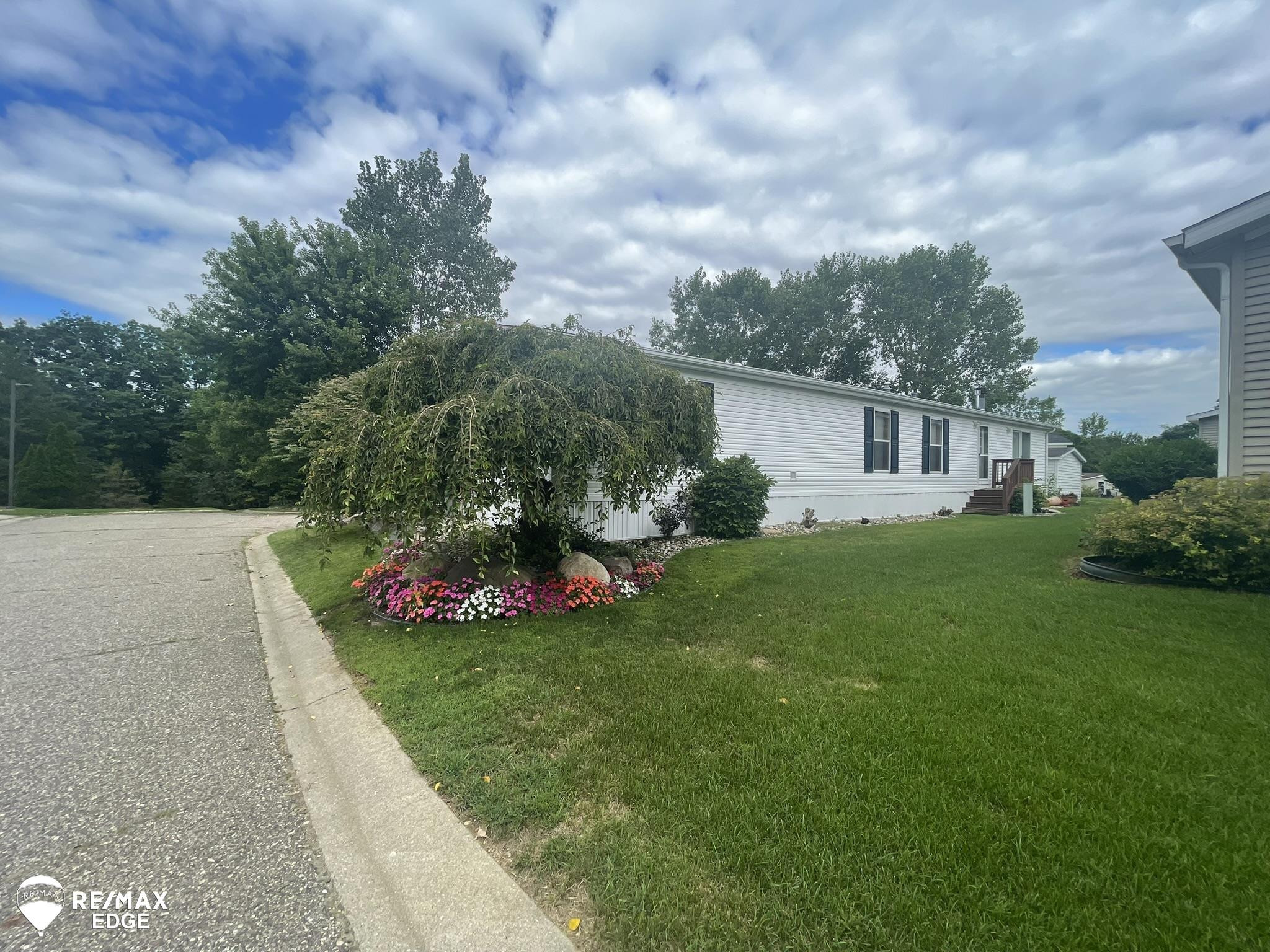 257 Grissom Court, Flushing, MI 48433 — Photo 3