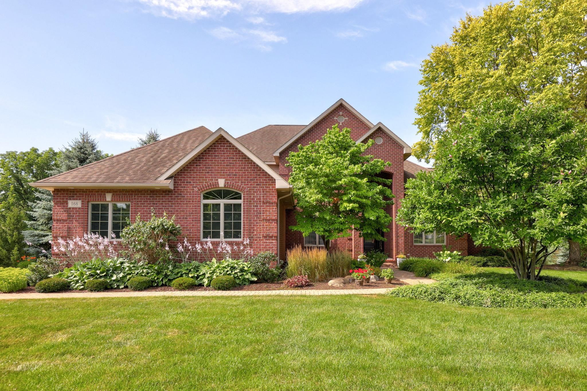 168 Kingsbrook Drive, Frankenmuth, MI 48734 — front exterior