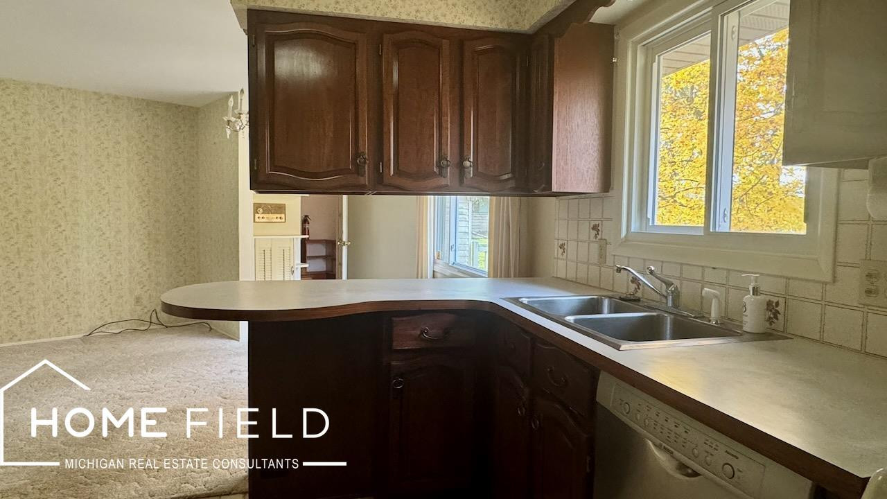 608 Ridgeview Drive, Corunna, MI 48817 — Photo 3