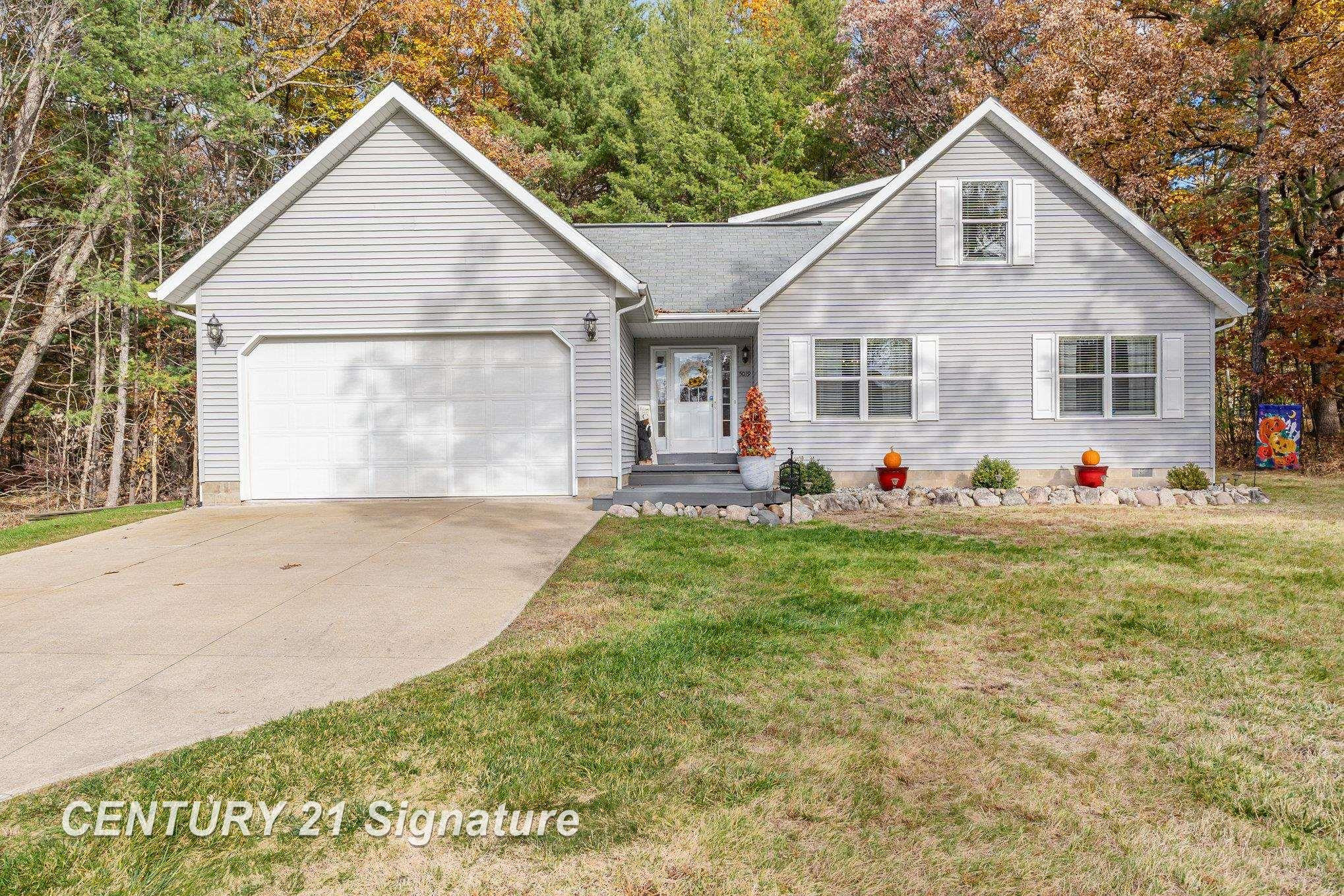 5019 Kings Way Way, Gladwin, MI 48624 — front exterior