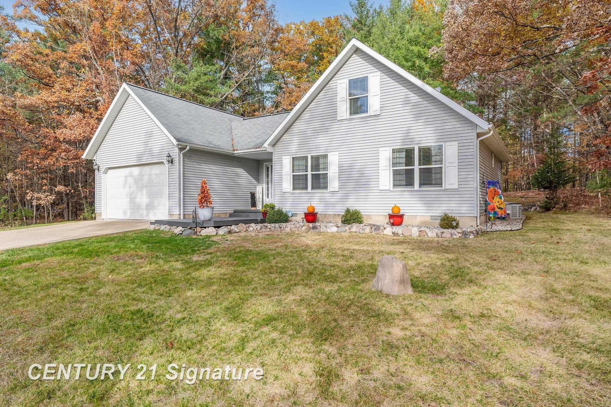 5019 Kings Way Way, Gladwin, MI 48624 — Photo 2