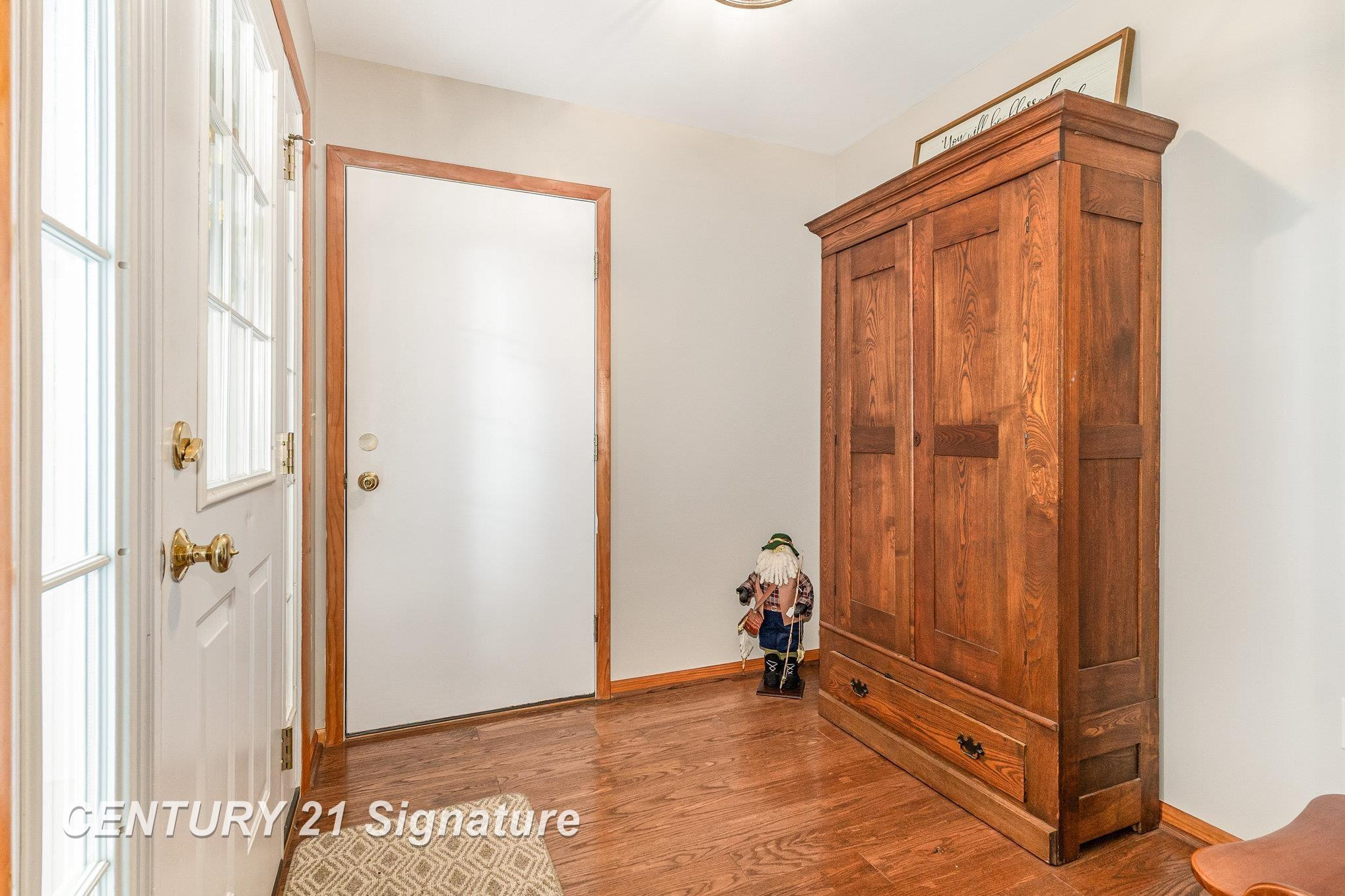 5019 Kings Way Way, Gladwin, MI 48624 — Photo 3