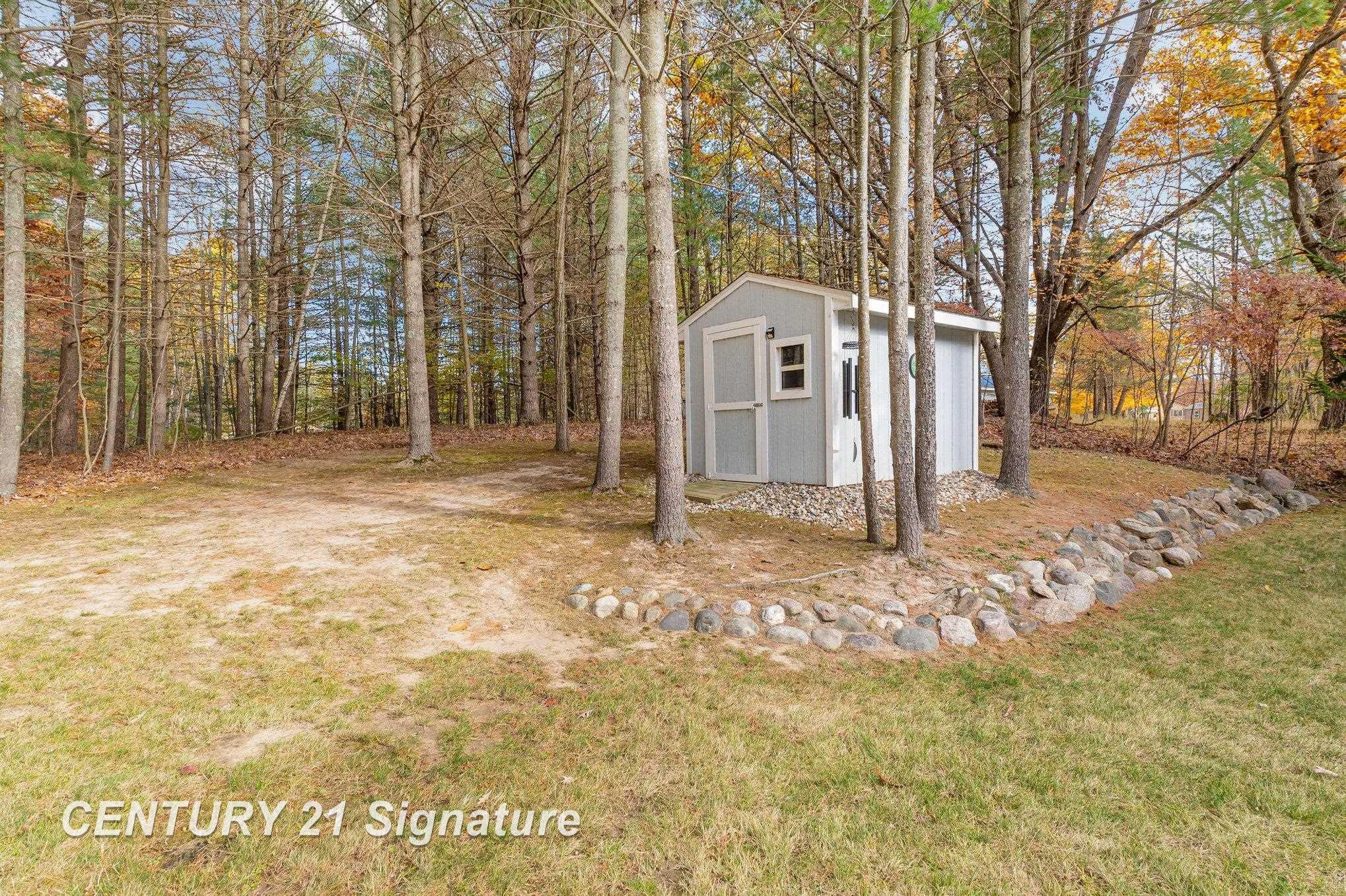 5019 Kings Way Way, Gladwin, MI 48624 — Photo 23