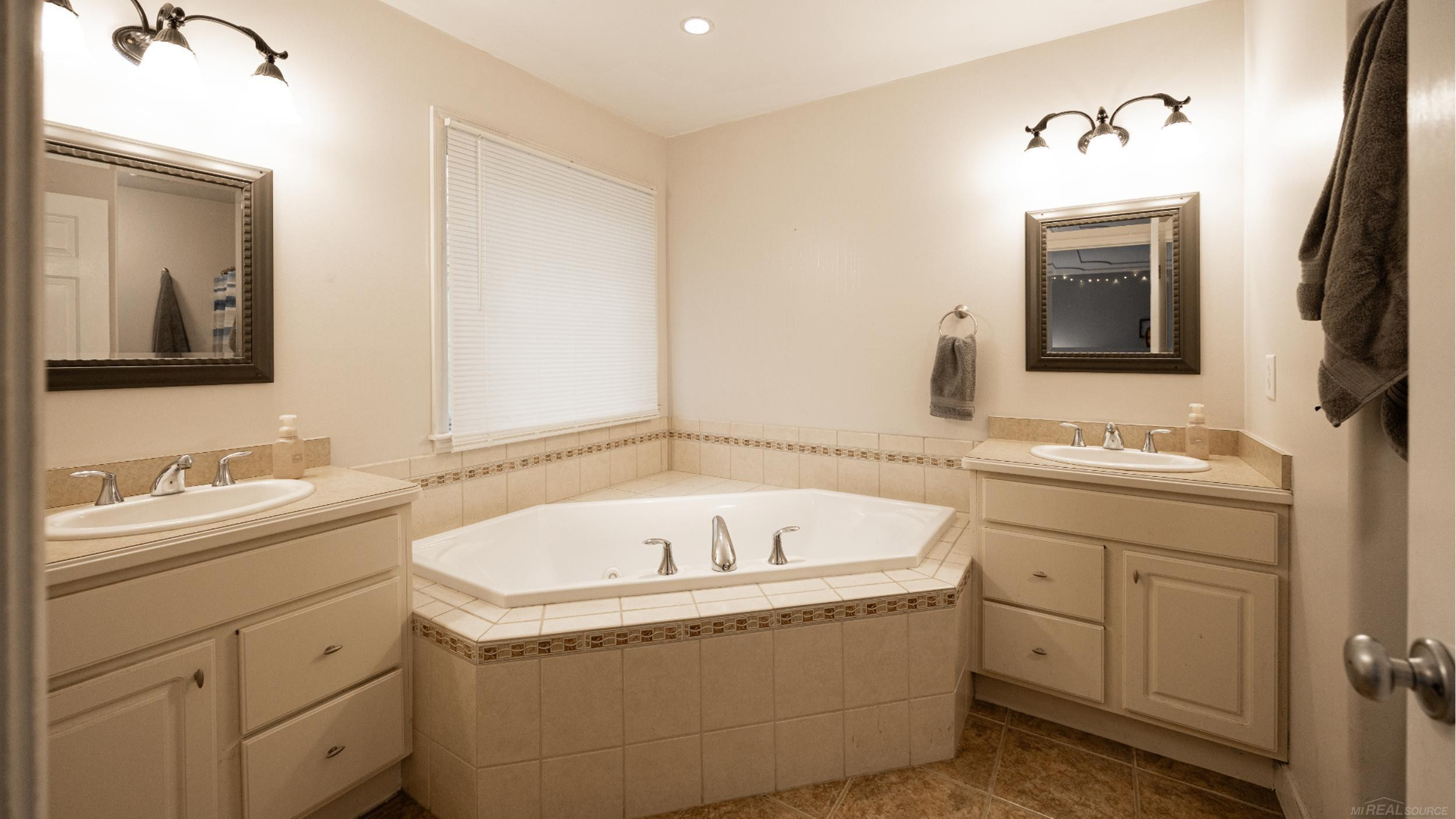3955 Hogback Road, Fowlerville, MI 48836 — Photo 40