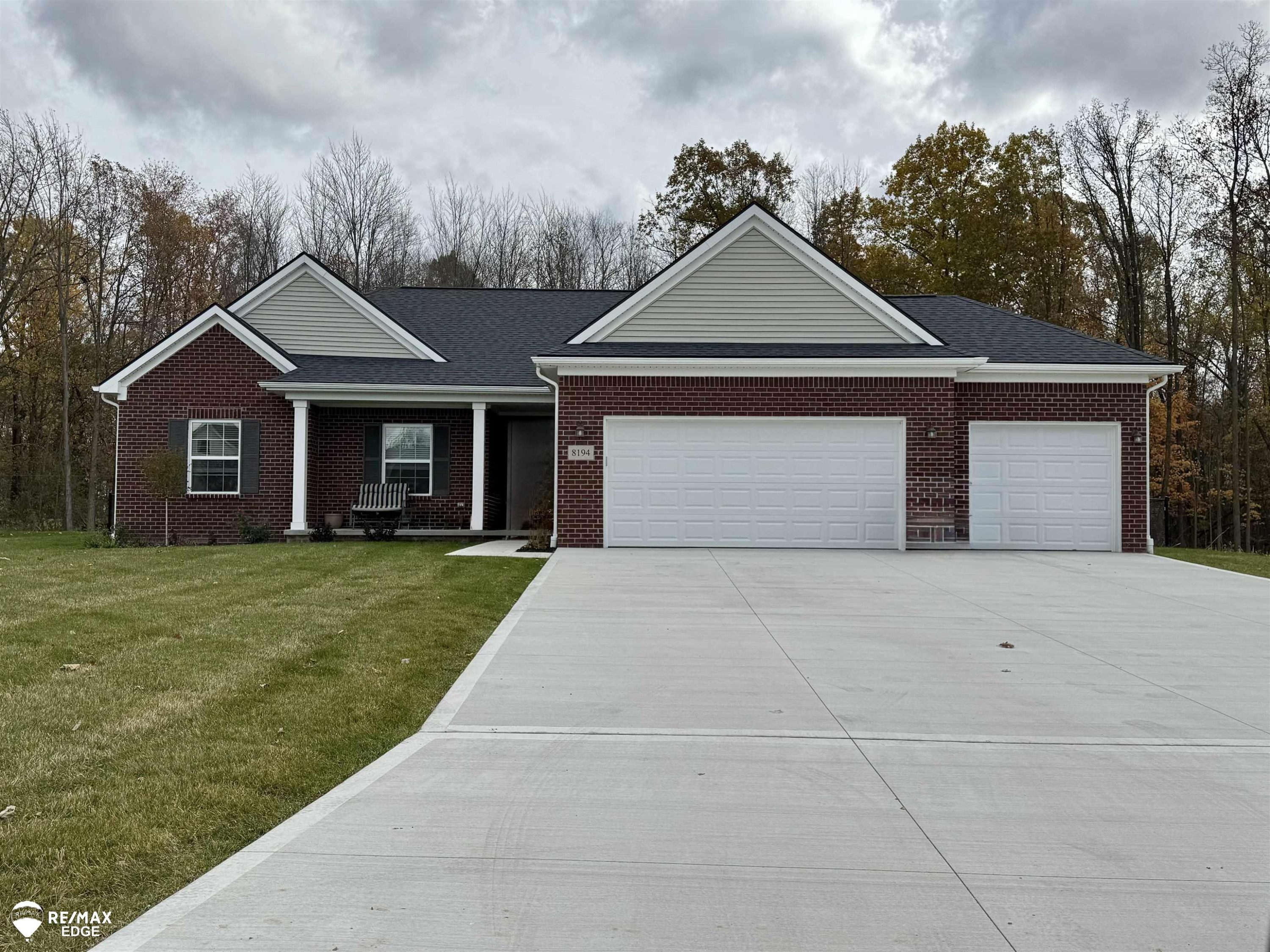 8182 Peninsula Circle, Grand Blanc, MI 48439 — front exterior
