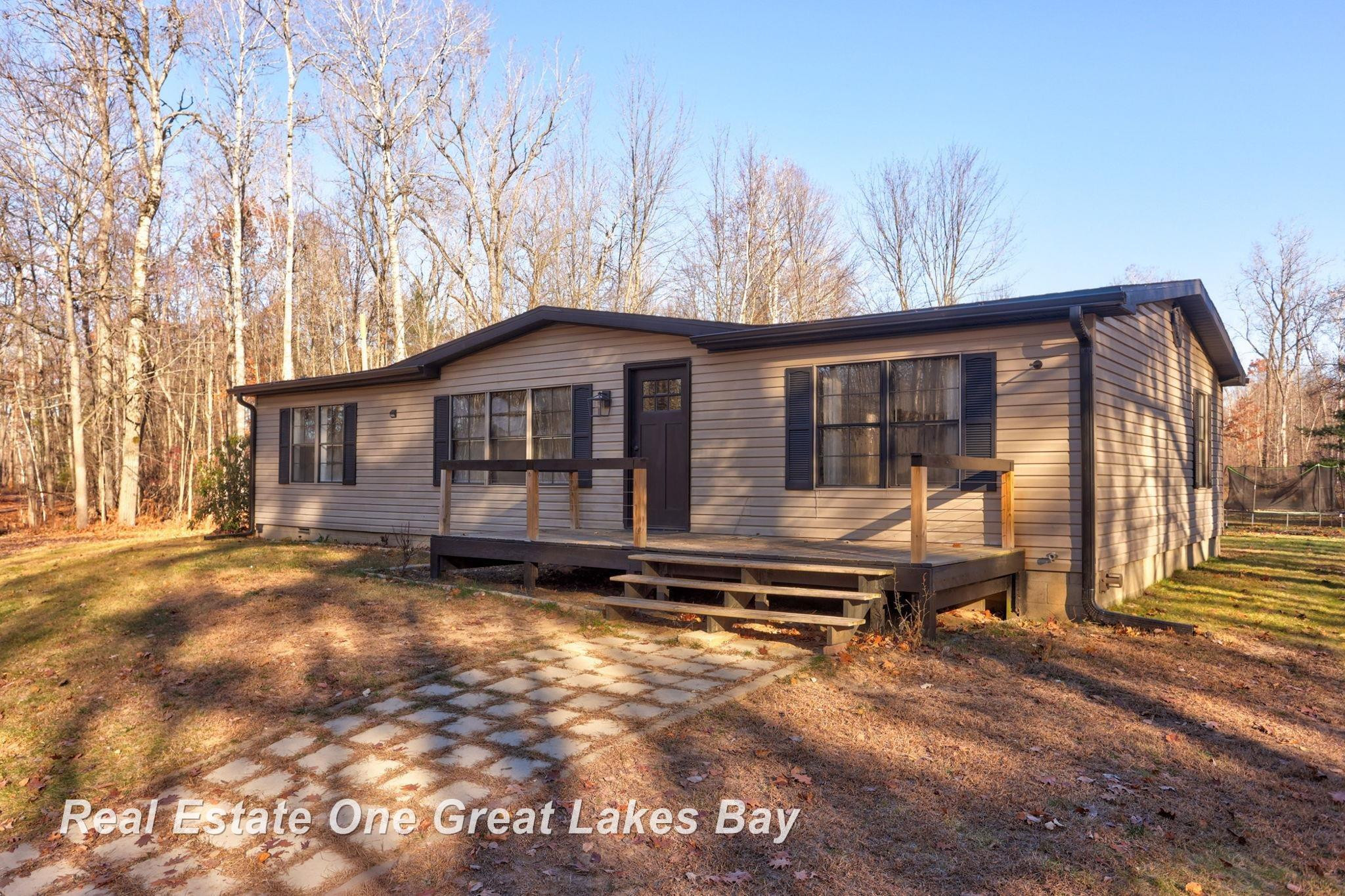 7454 N Jefferson Road, Rhodes, MI 48652 — Photo 3