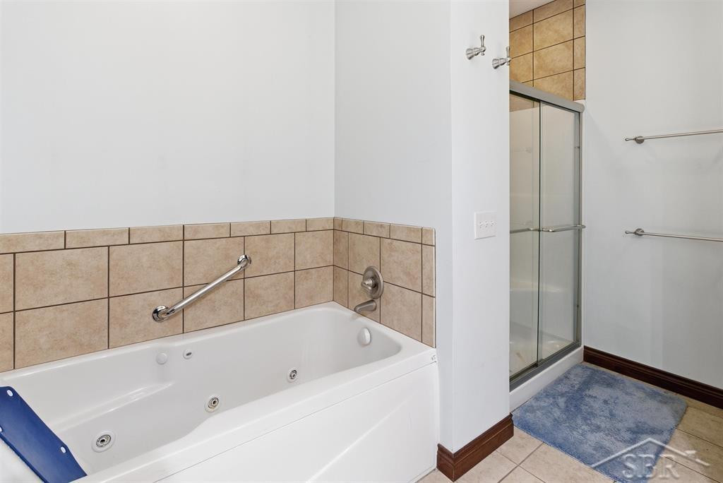 1538 S Ford Court, Midland, MI 48640 — Photo 17