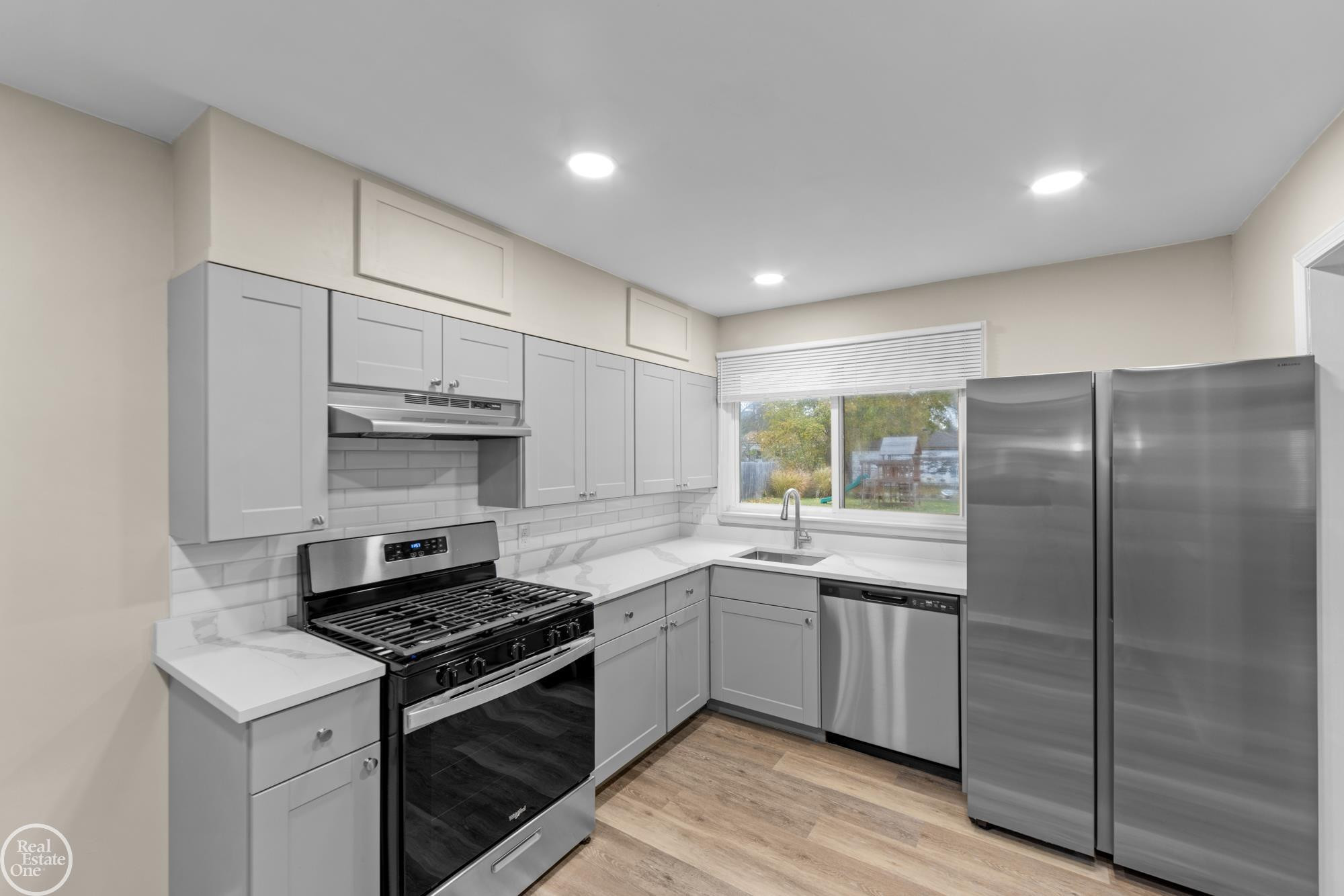 47414 Winthrop Street, Shelby Twp, MI 48317 — Photo 11