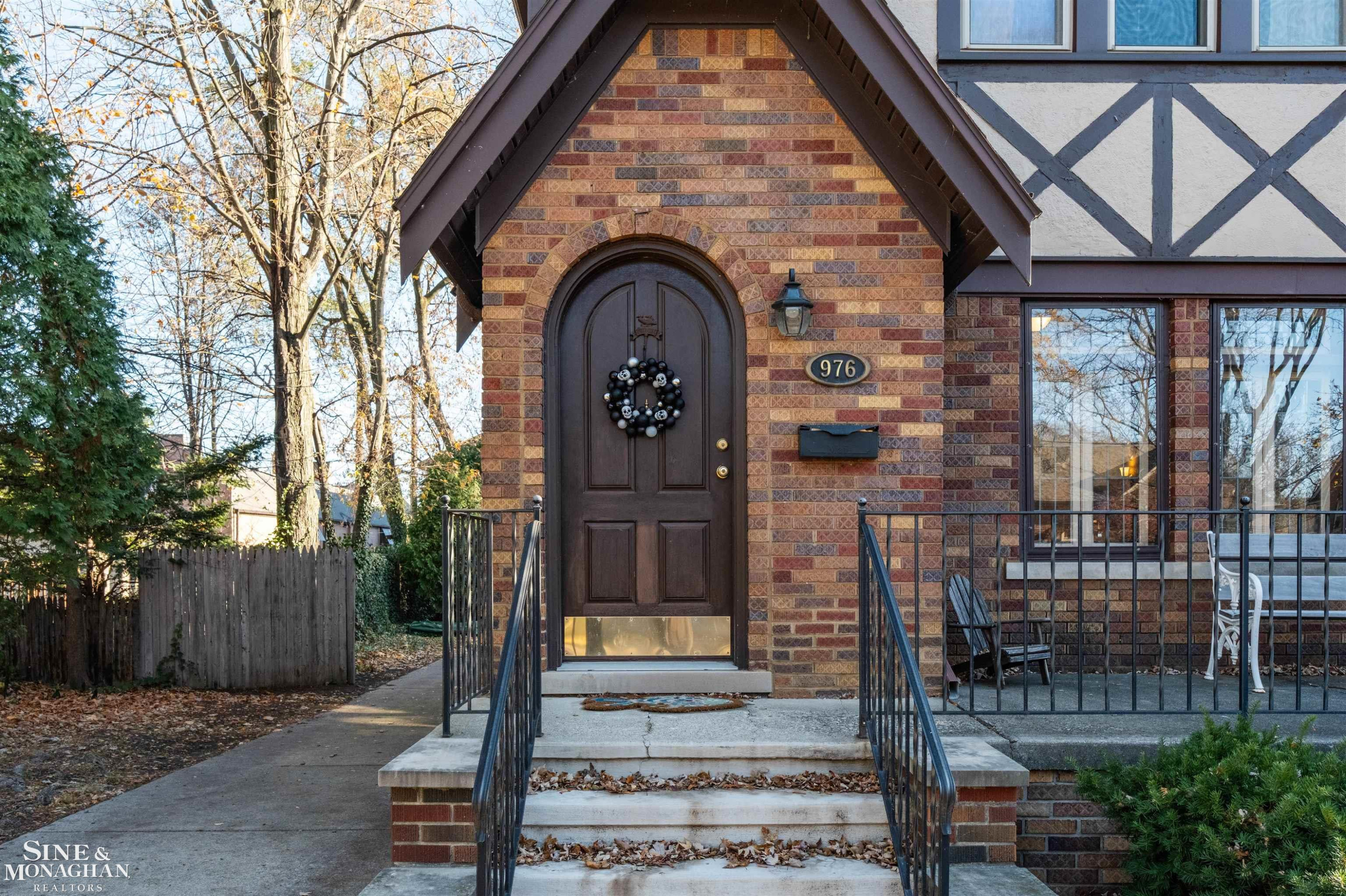 976 Lakepointe Street, Grosse Pointe Park, MI 48230 — Photo 2