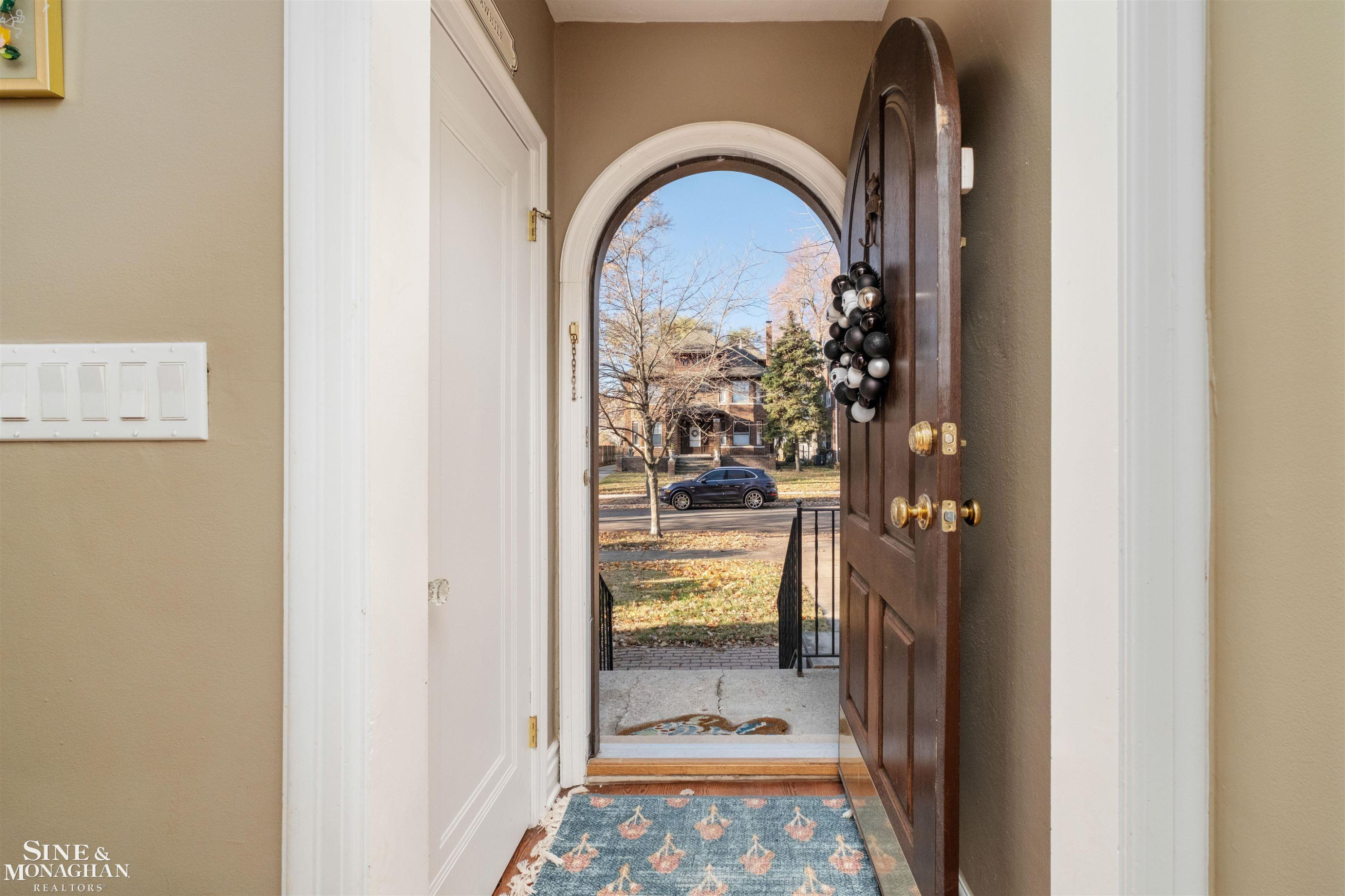 976 Lakepointe Street, Grosse Pointe Park, MI 48230 — Photo 3