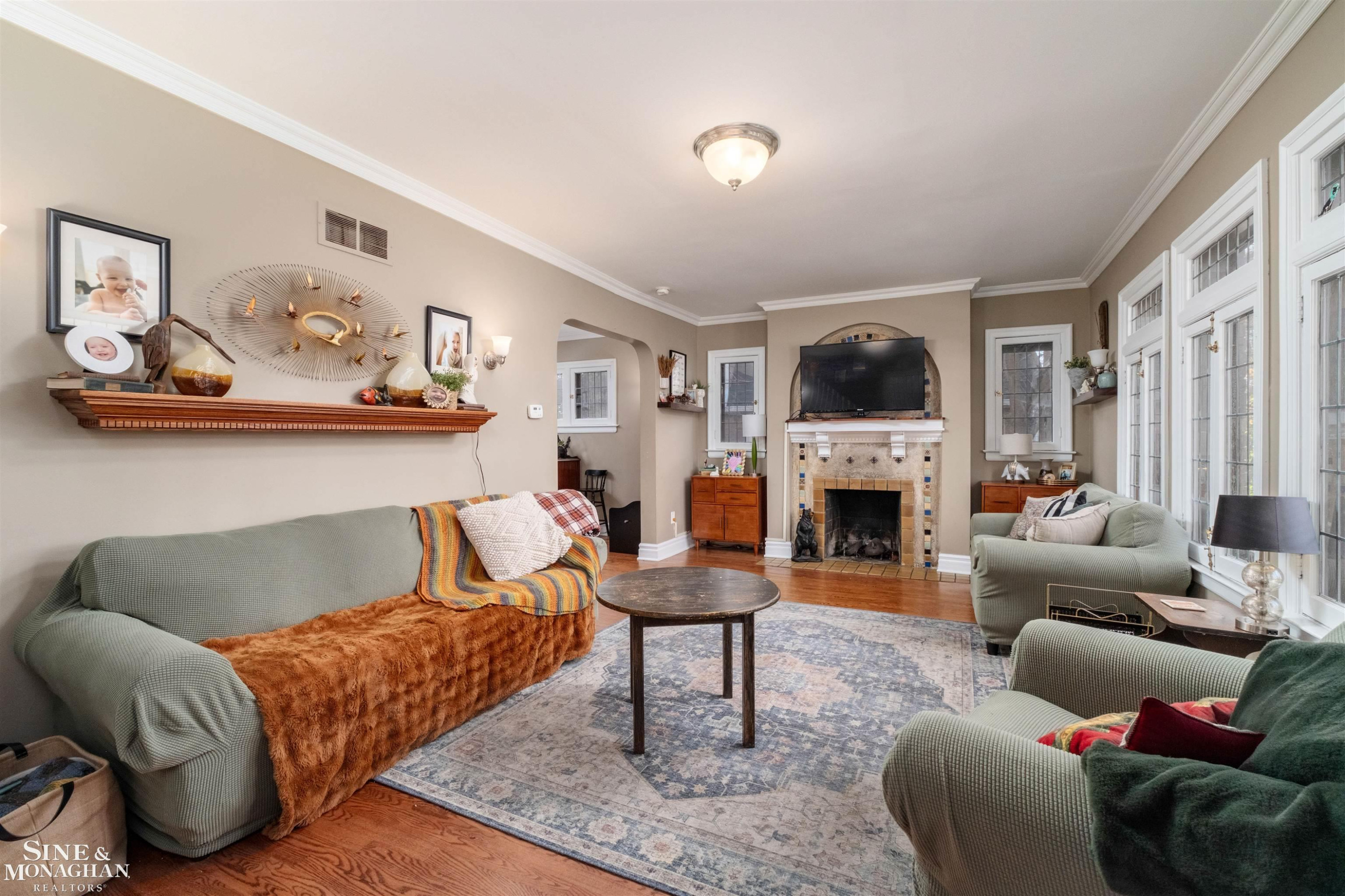 976 Lakepointe Street, Grosse Pointe Park, MI 48230 — Photo 4