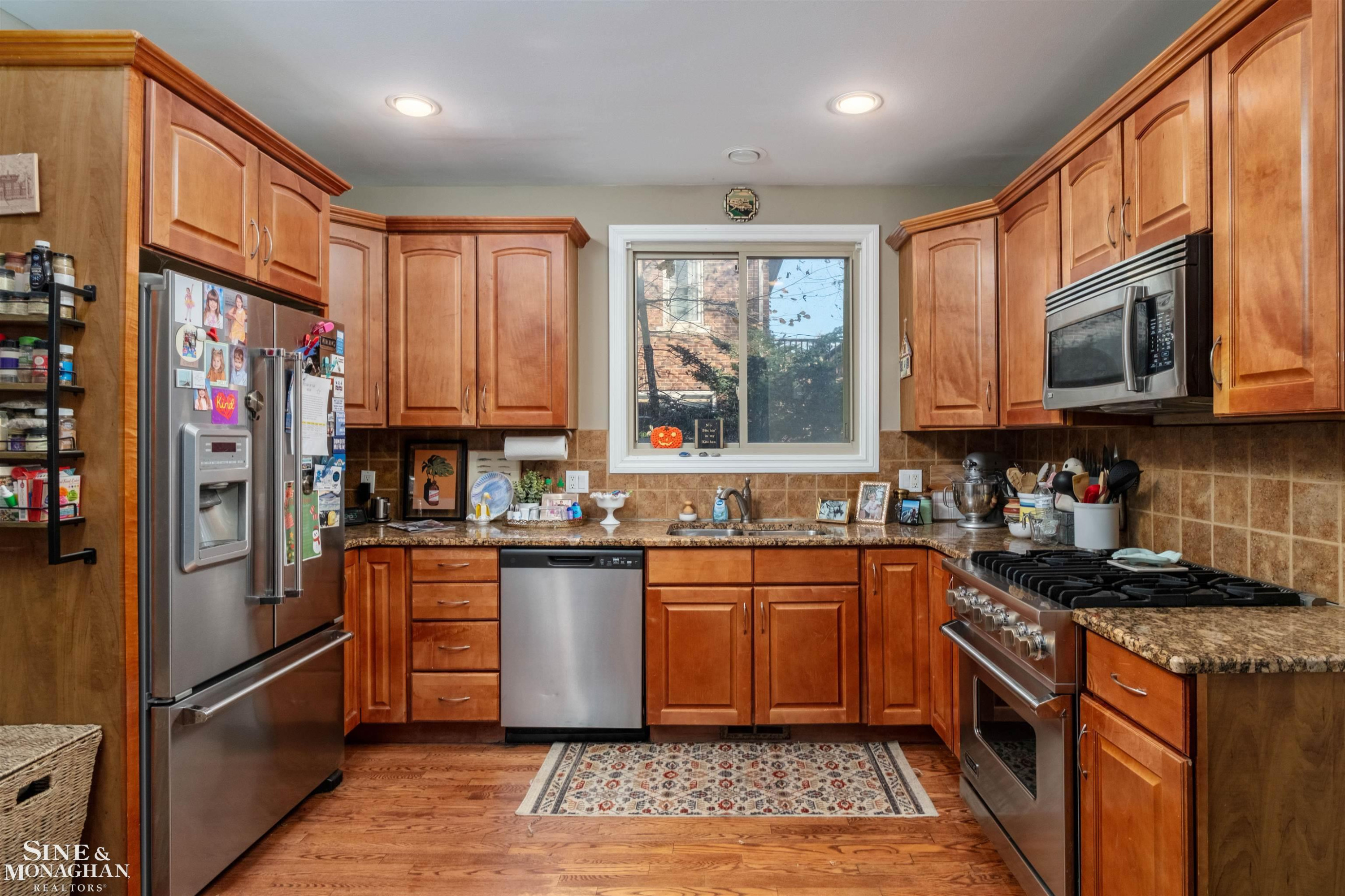 976 Lakepointe Street, Grosse Pointe Park, MI 48230 — Photo 9