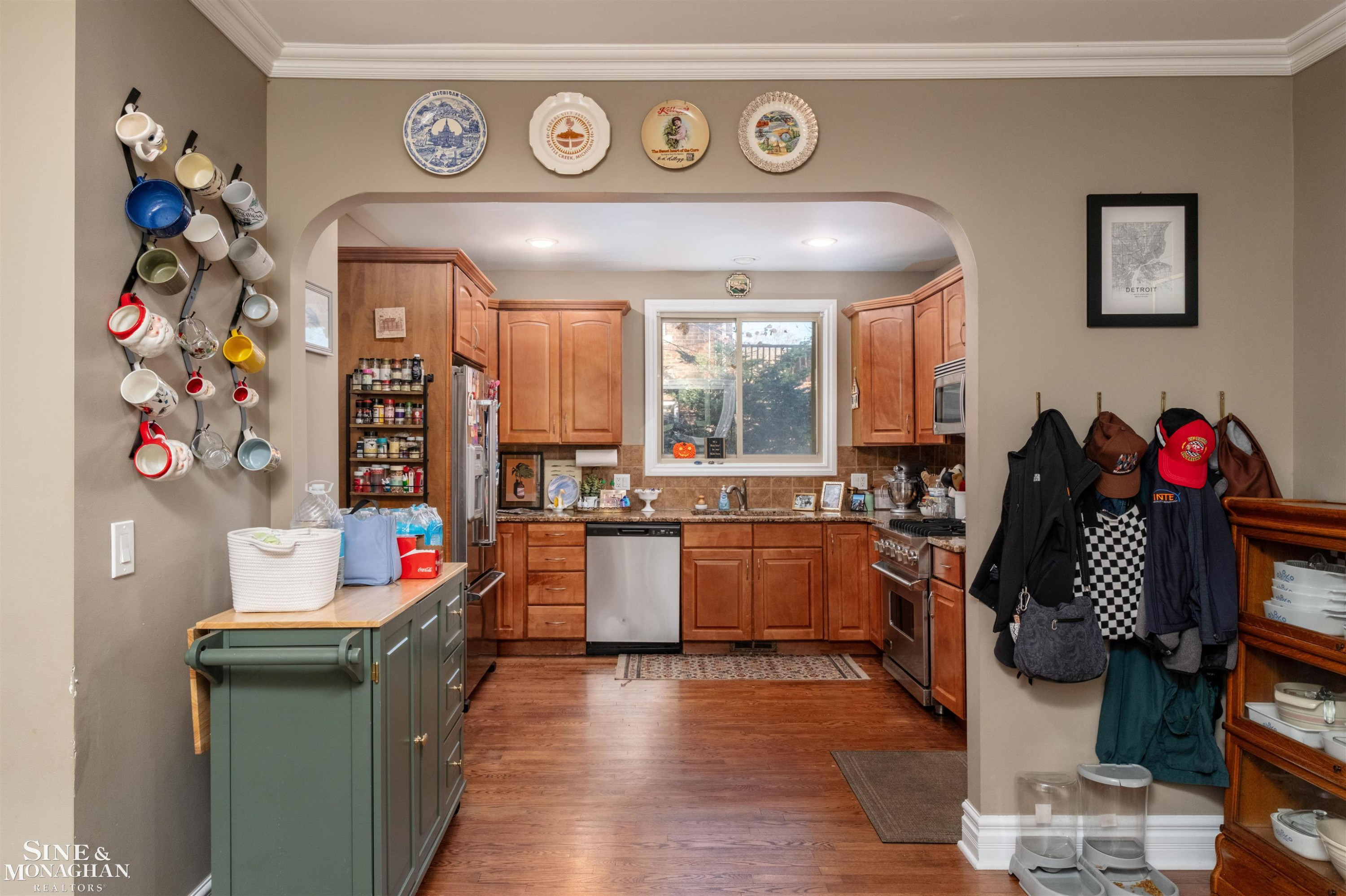 976 Lakepointe Street, Grosse Pointe Park, MI 48230 — Photo 10