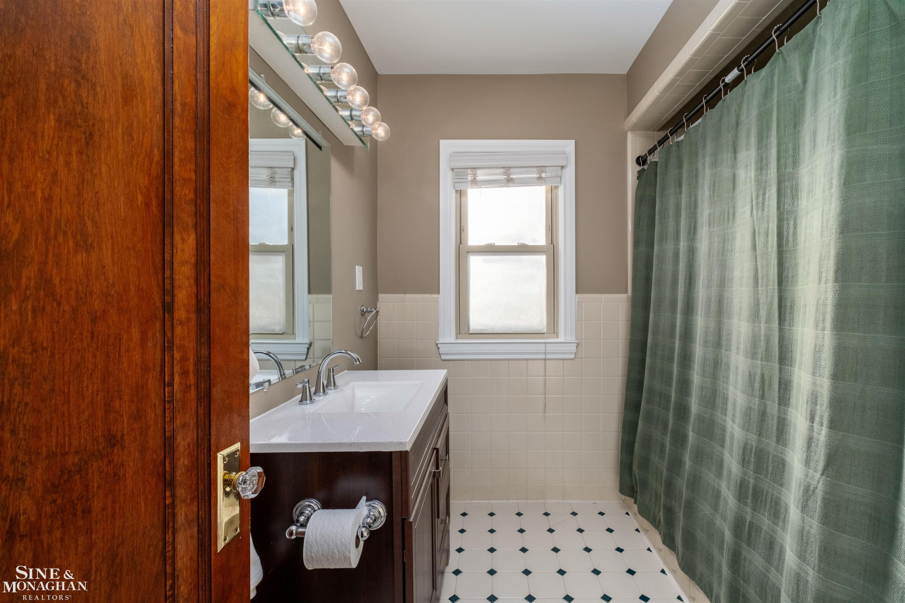 976 Lakepointe Street, Grosse Pointe Park, MI 48230 — Photo 22