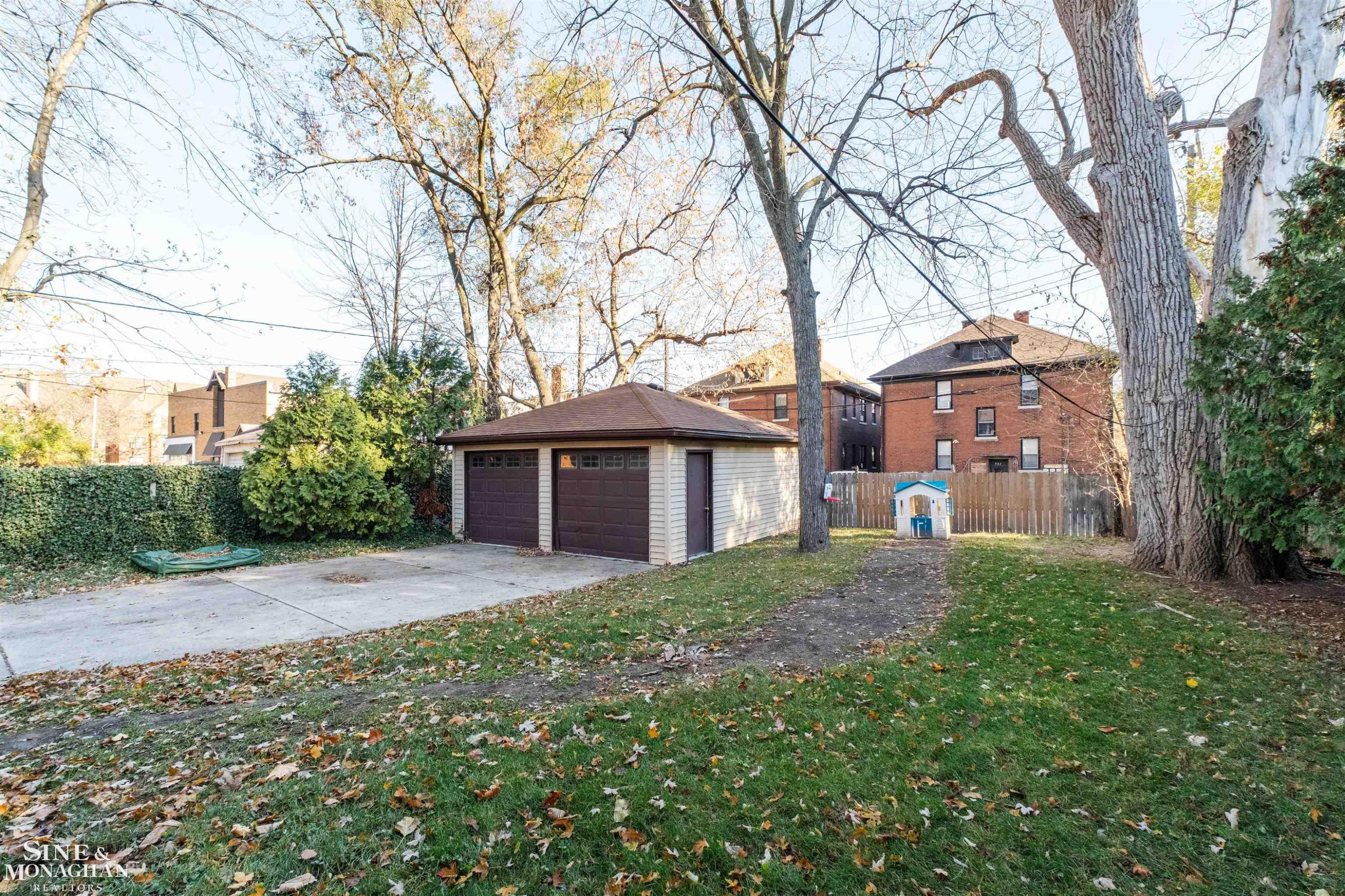 976 Lakepointe Street, Grosse Pointe Park, MI 48230 — Photo 23